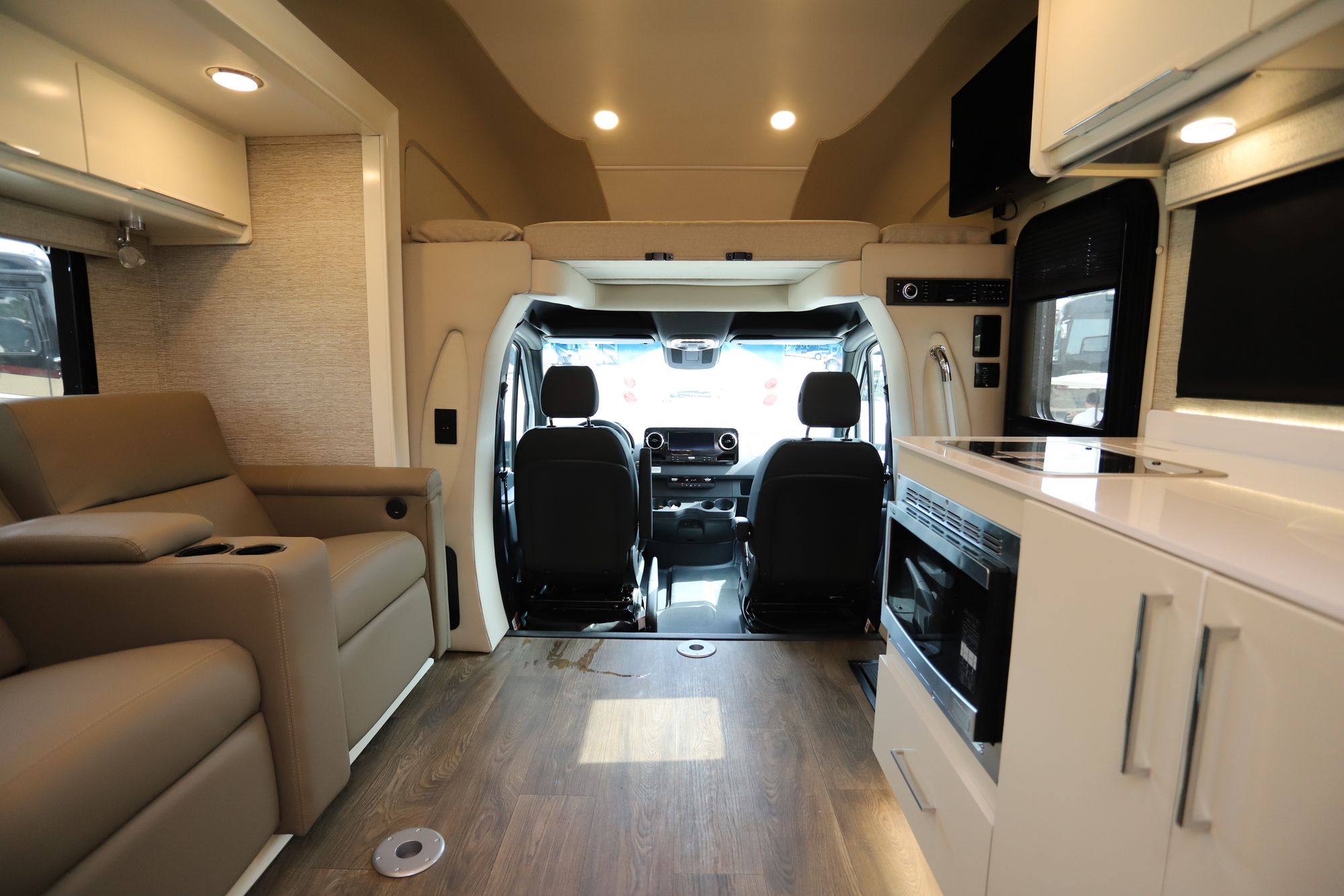 New 2020 Tiffin Motor Homes Wayfarer 25RW Class C  For Sale