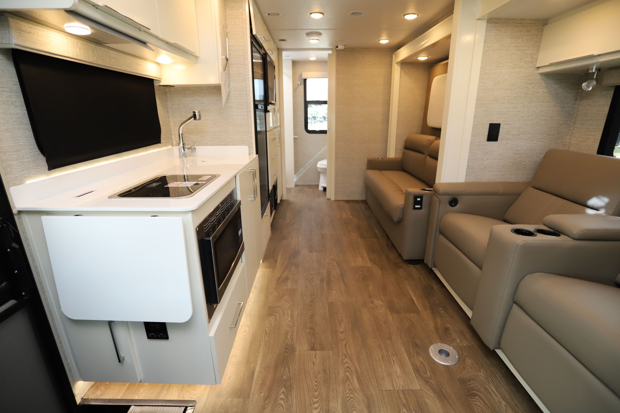 New 2020 Tiffin Motor Homes Wayfarer 25RW Class C  For Sale