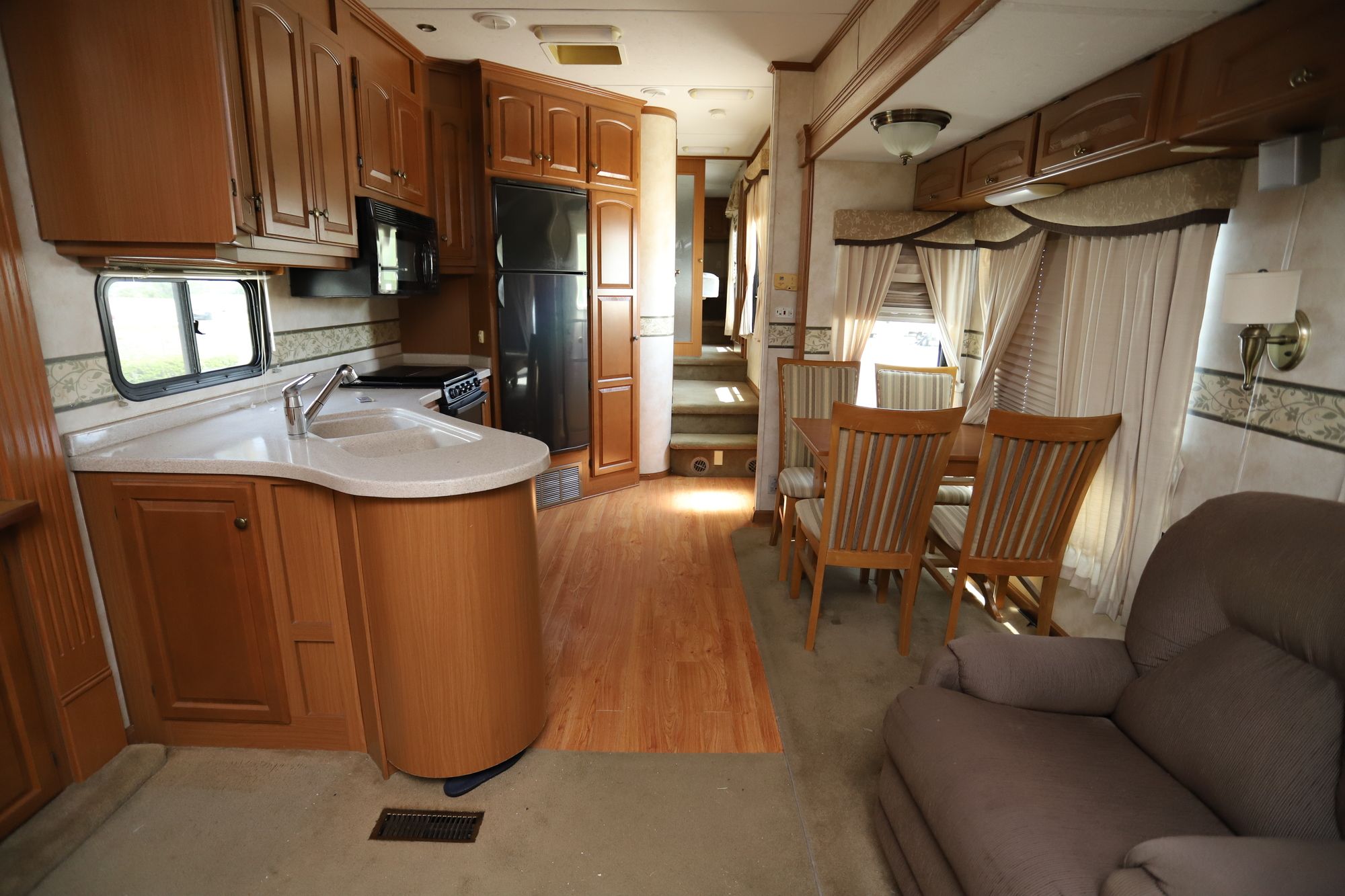 Used 2008 Glendale Titanium 32E37SA Fifth Wheel  For Sale