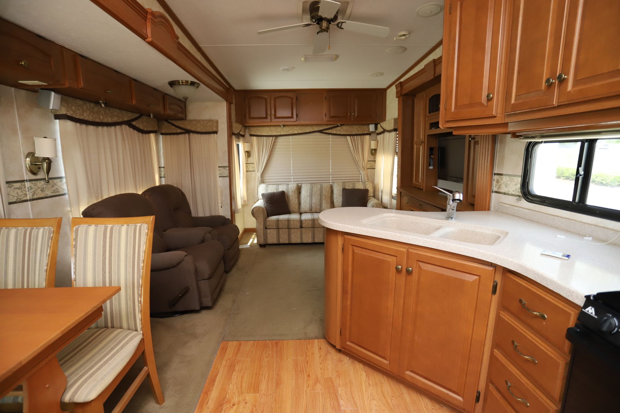 Used 2008 Glendale Titanium 32E37SA Fifth Wheel  For Sale