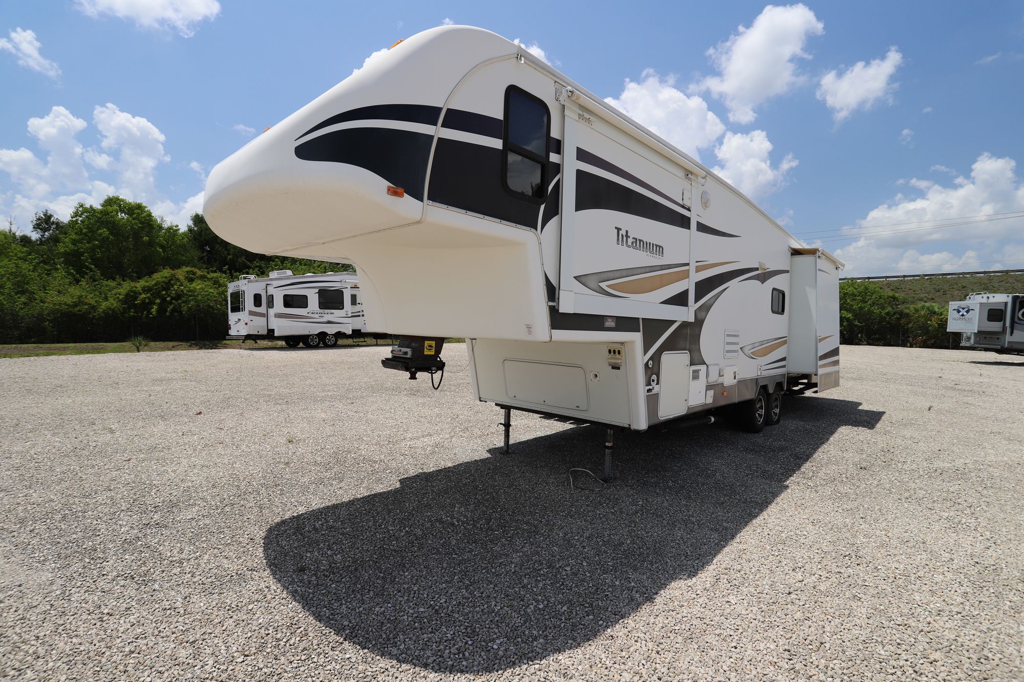 Used 2008 Glendale Titanium 32E37SA Fifth Wheel  For Sale