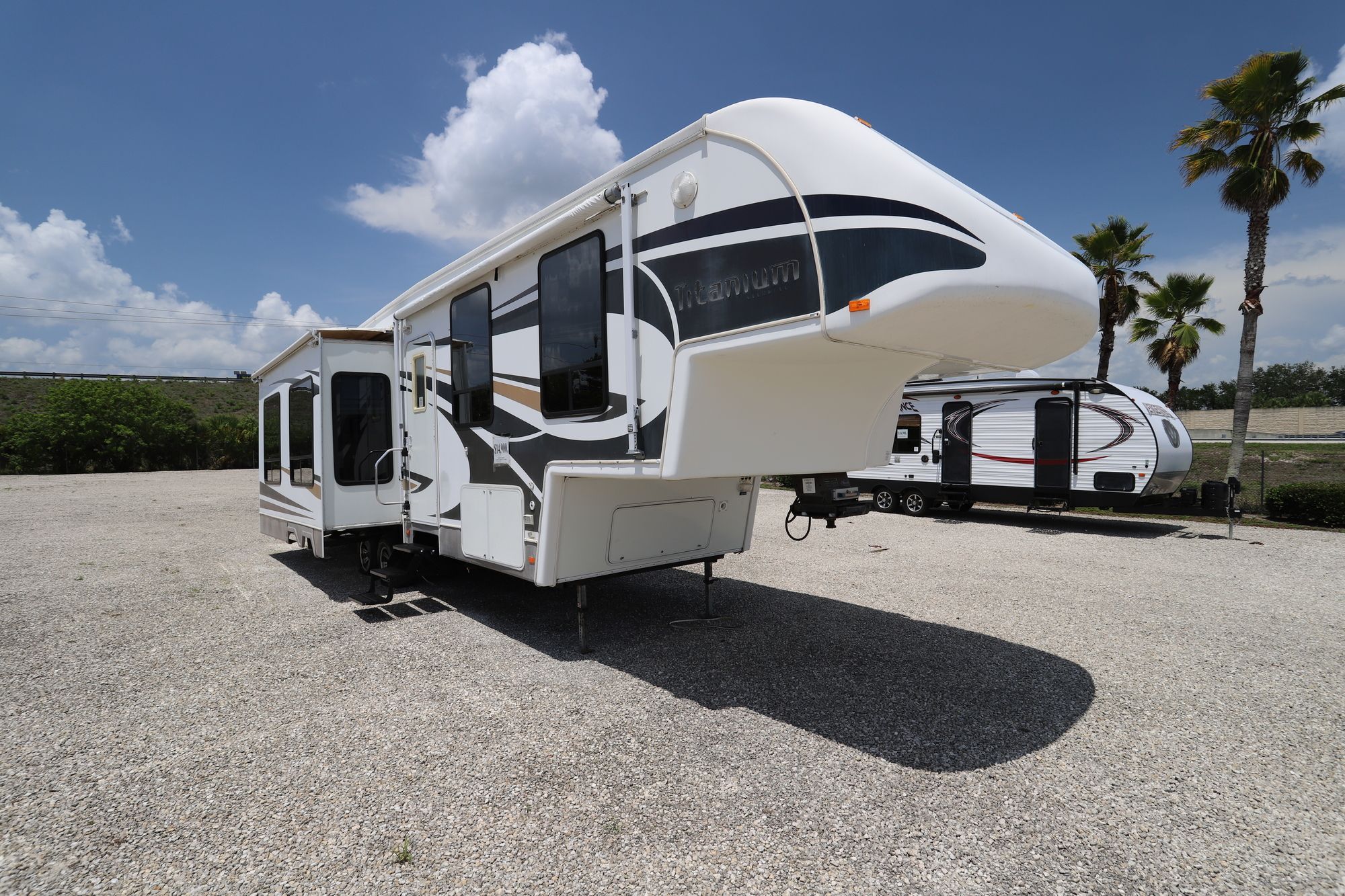 Used 2008 Glendale Titanium 32E37SA Fifth Wheel  For Sale