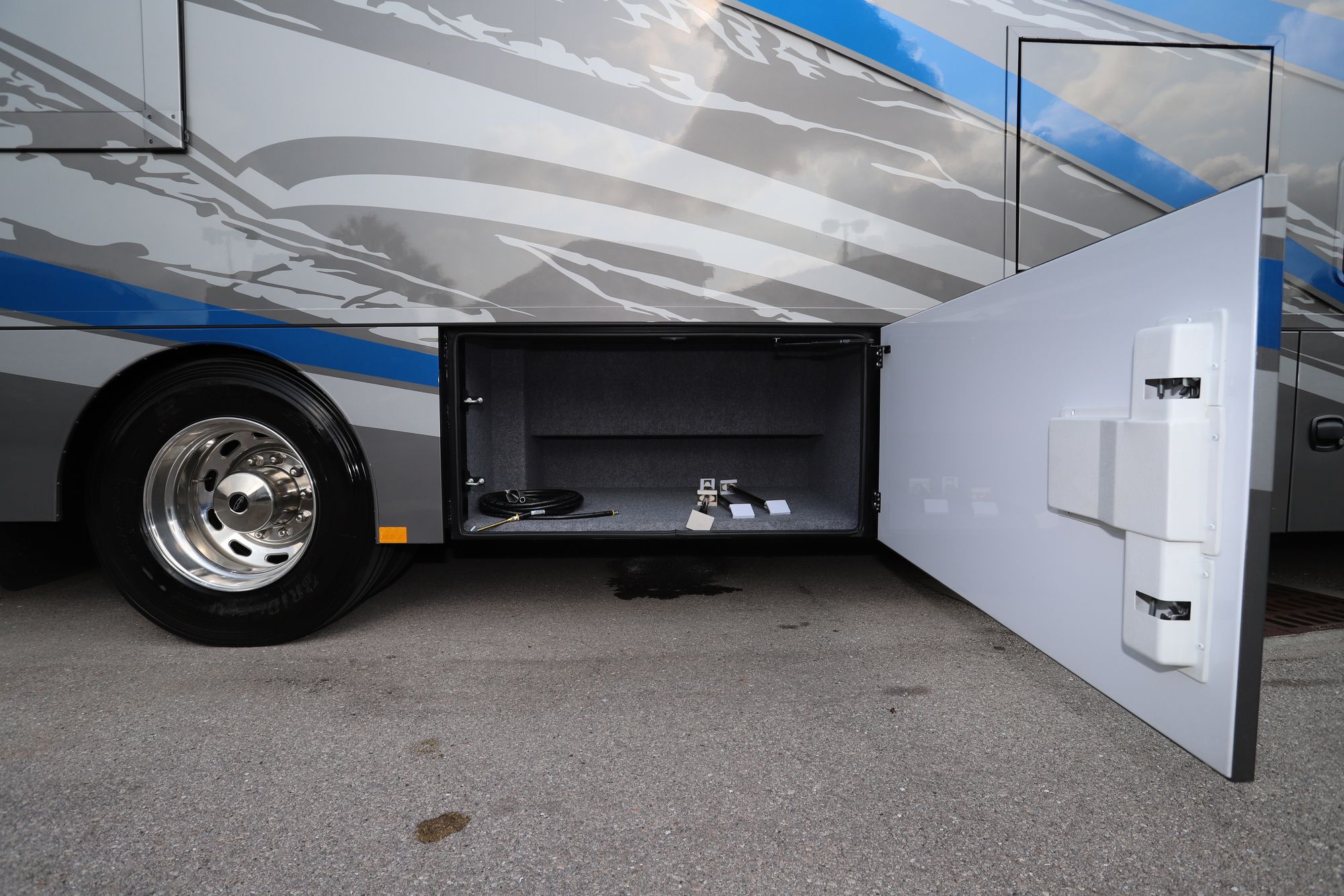 New 2021 Renegade Rv Valencia 38RB Super C  For Sale