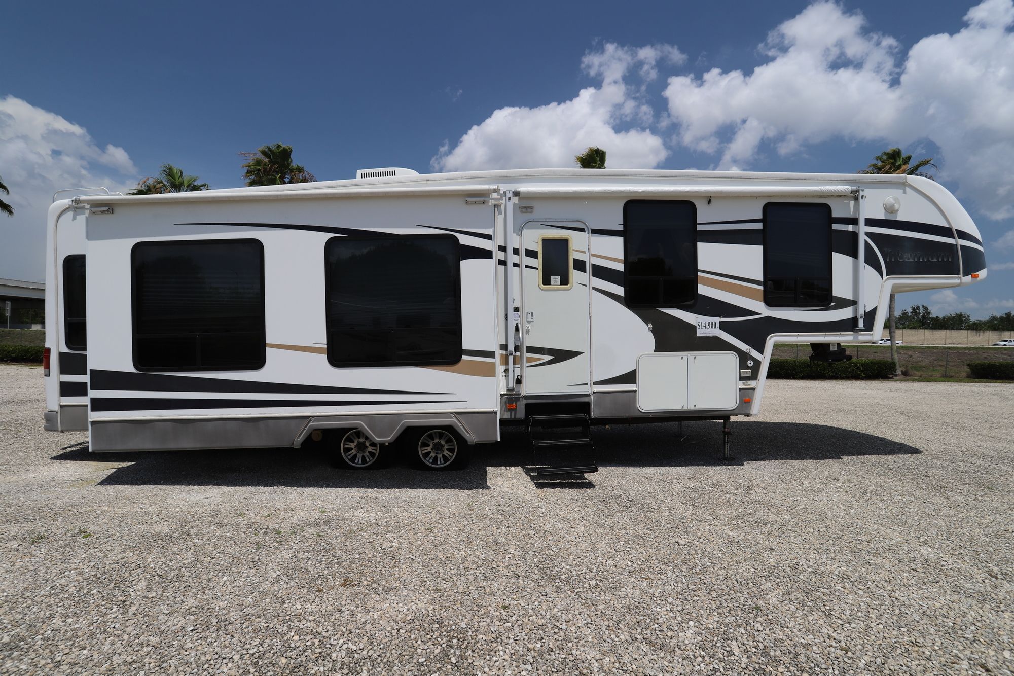 Used 2008 Glendale Titanium 32E37SA Fifth Wheel  For Sale