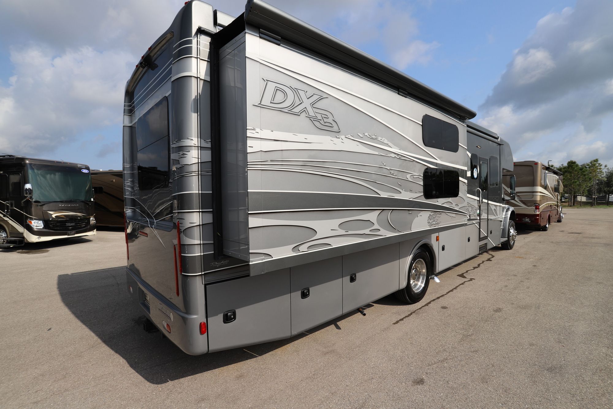 New 2021 Dynamax Dx3 37BH Super C  For Sale