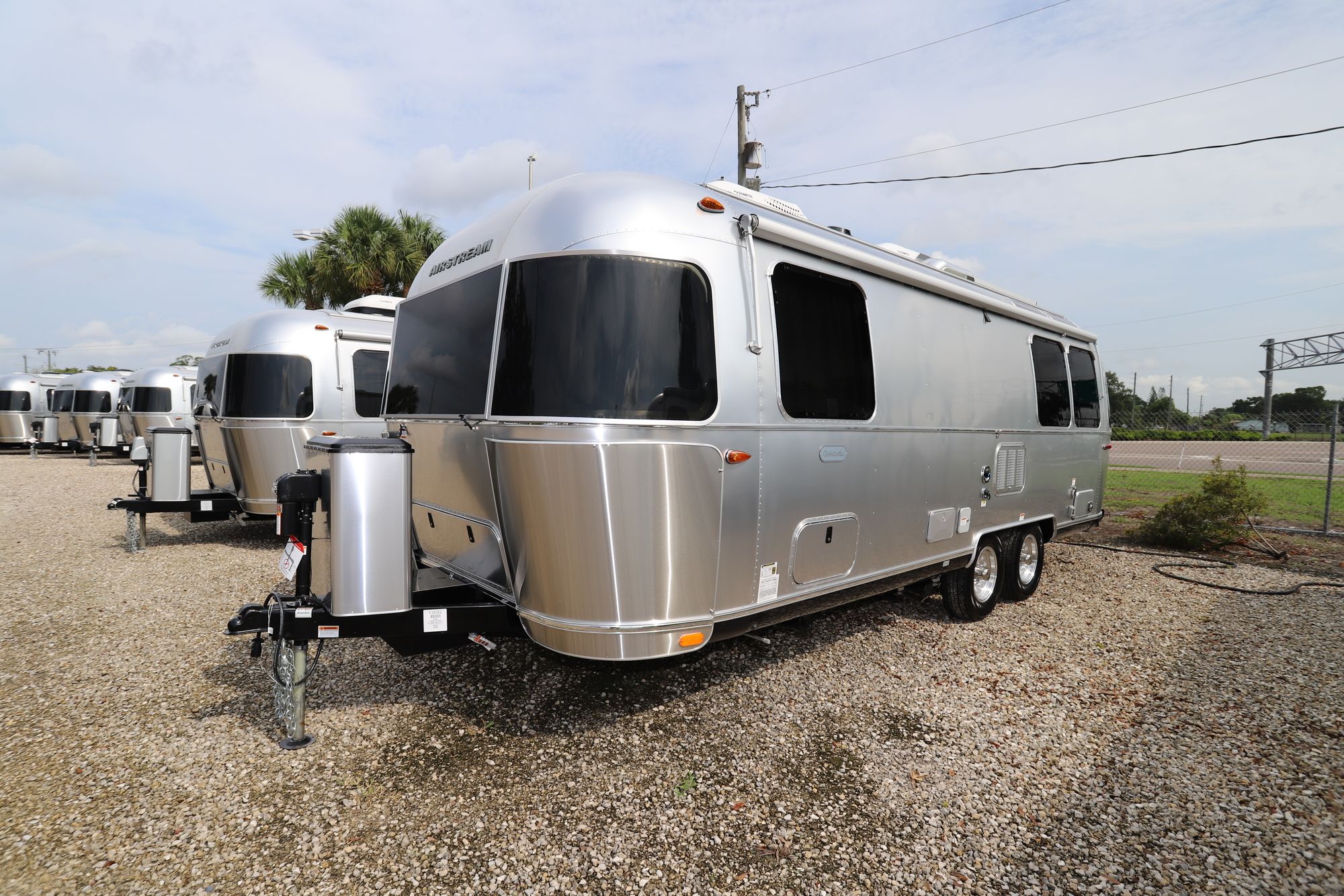 New 2020 Airstream Globetrotter 25FB Travel Trailer  For Sale