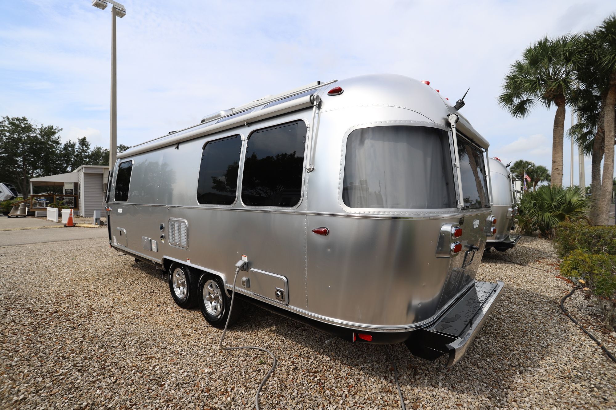 New 2020 Airstream Flying Cloud 25FB Travel Trailer  For Sale