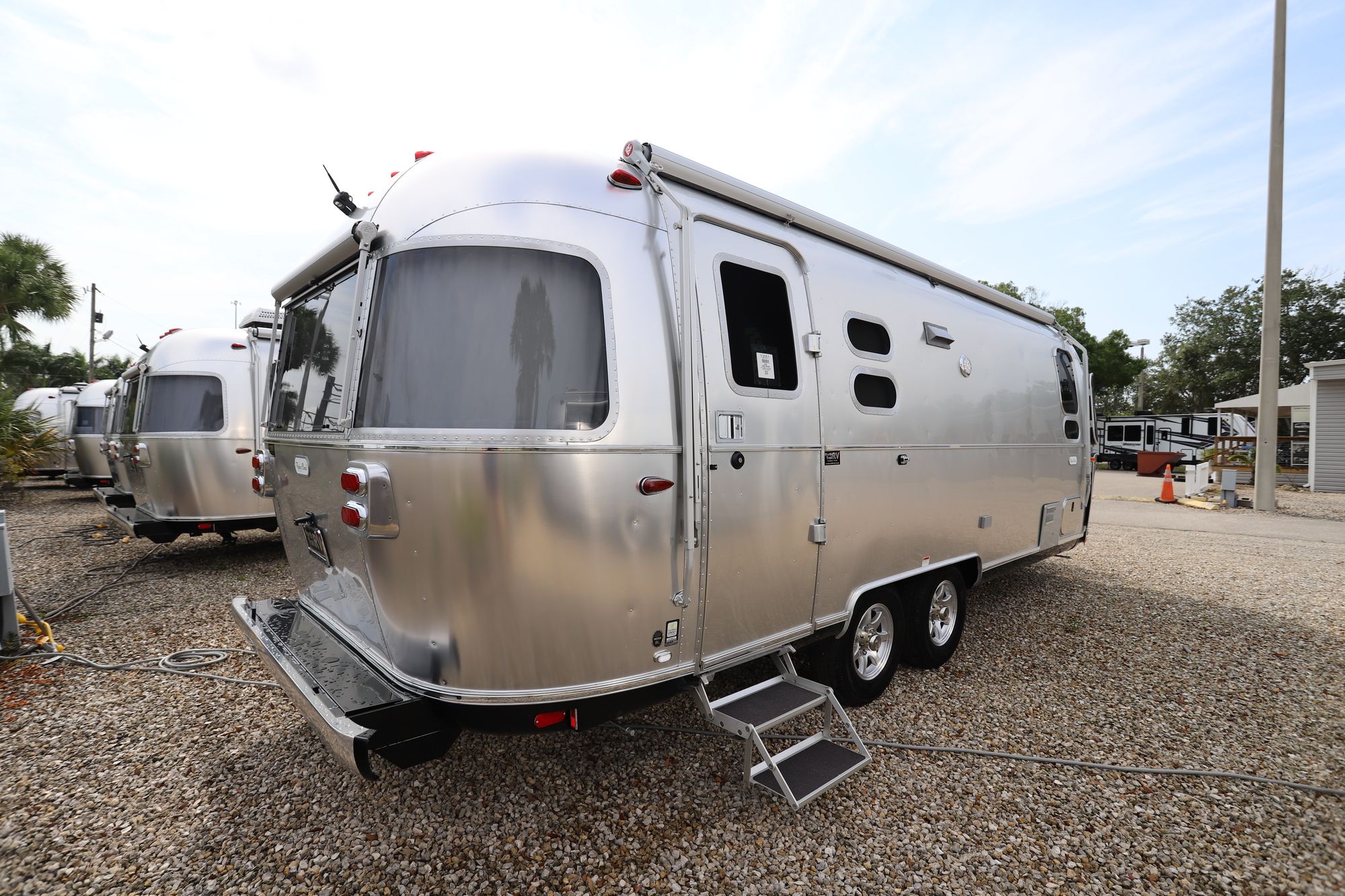 New 2020 Airstream Flying Cloud 25FB Travel Trailer  For Sale