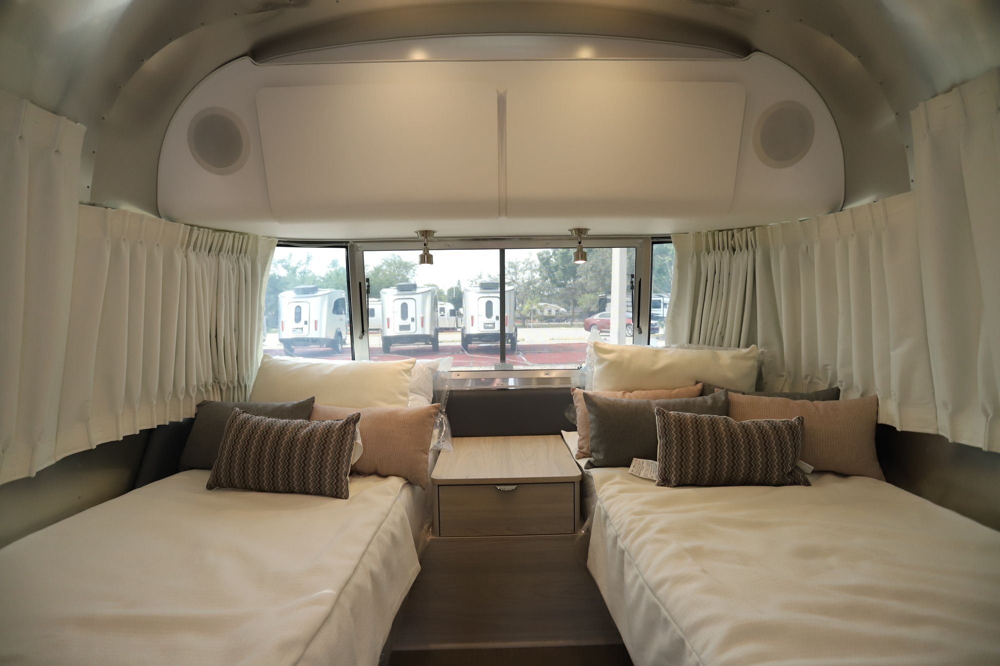 New 2020 Airstream Globetrotter 25FB Travel Trailer  For Sale