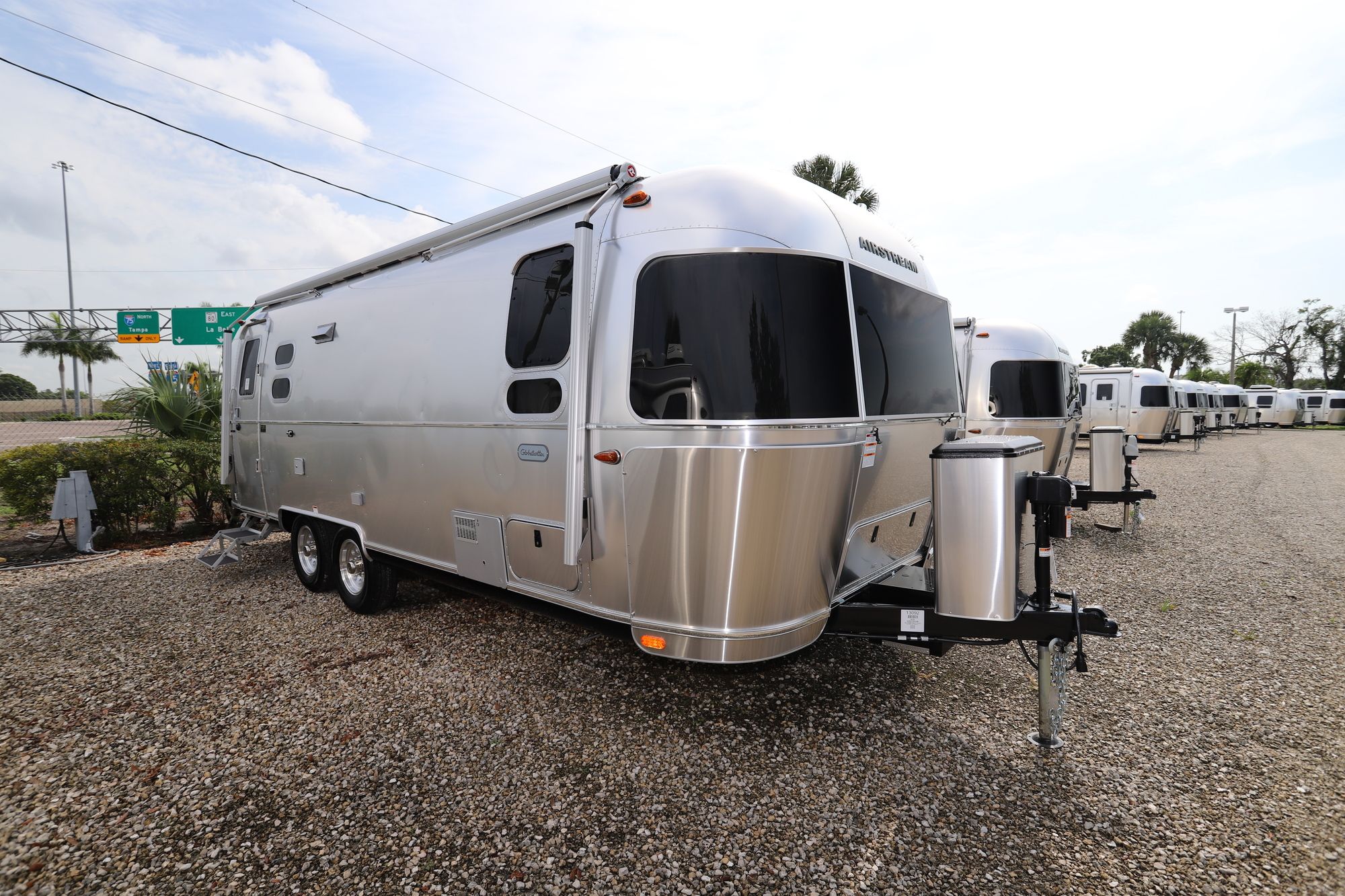 New 2020 Airstream Globetrotter 25FB Travel Trailer  For Sale