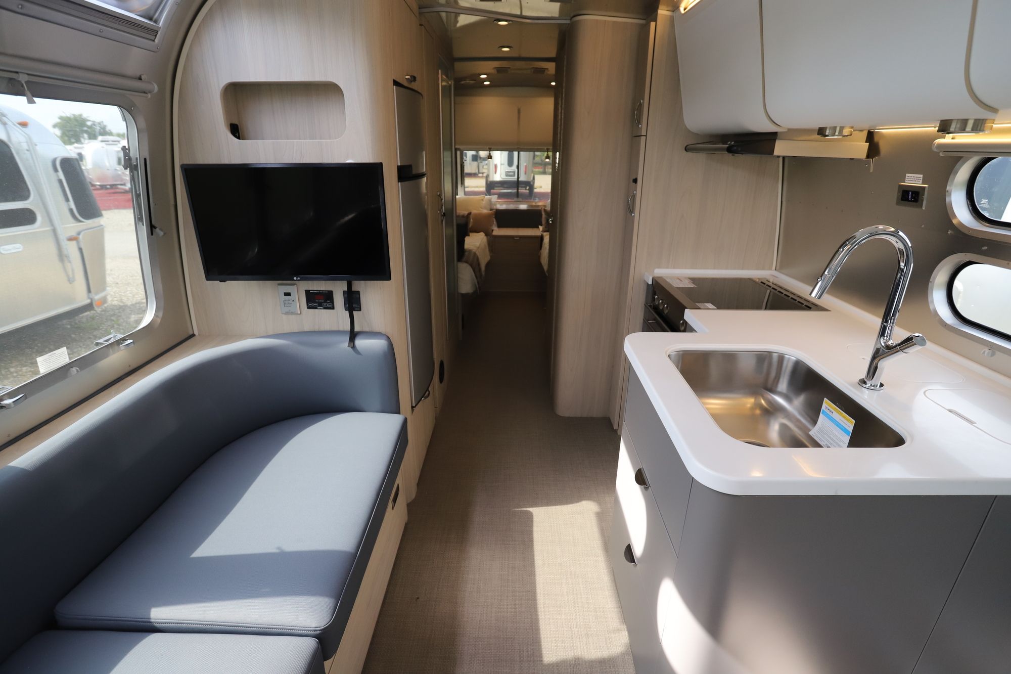 New 2020 Airstream Globetrotter 25FB Travel Trailer  For Sale