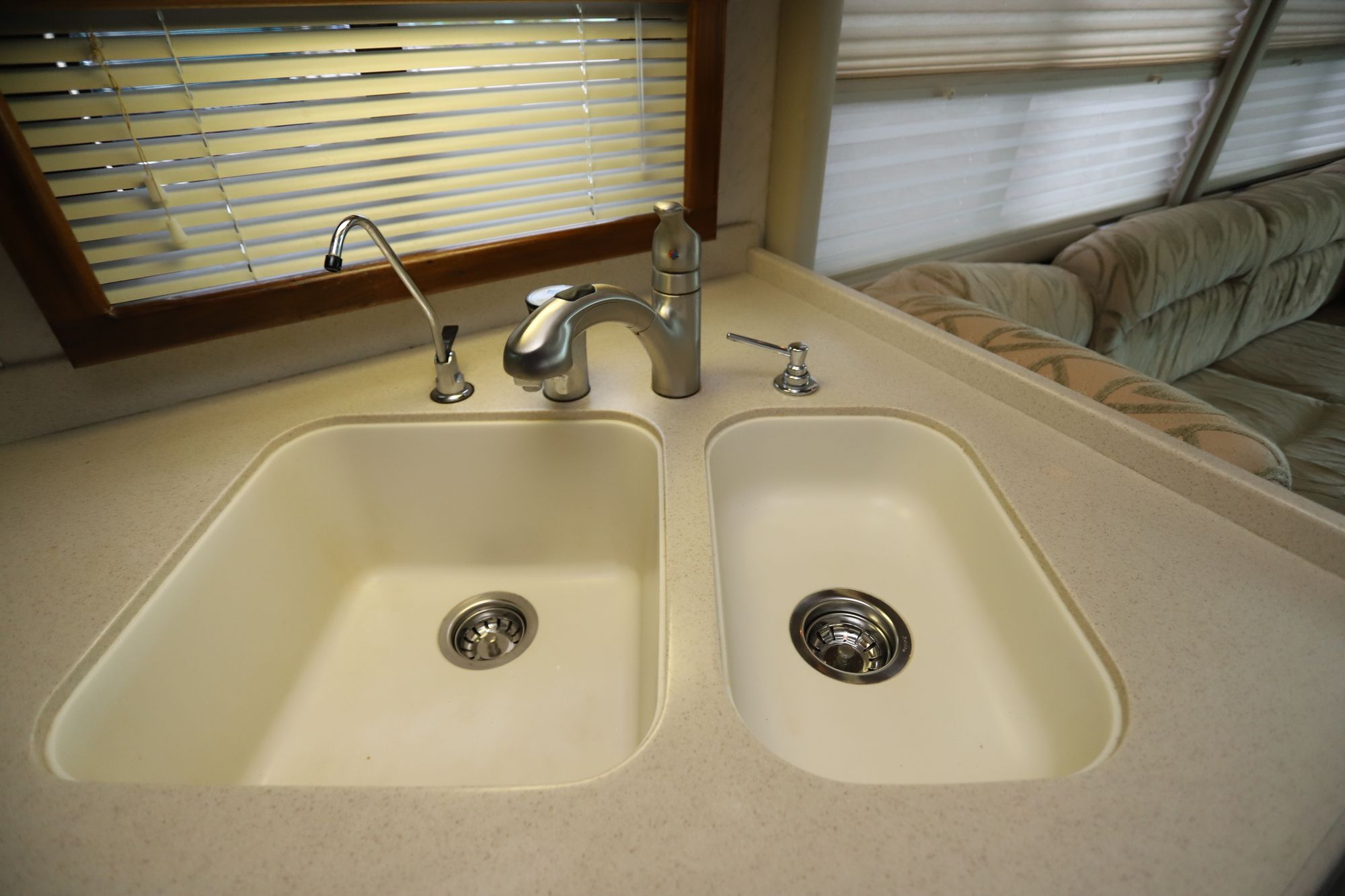 Used 2002 Holiday Rambler Navigator 45DCDS Class A  For Sale