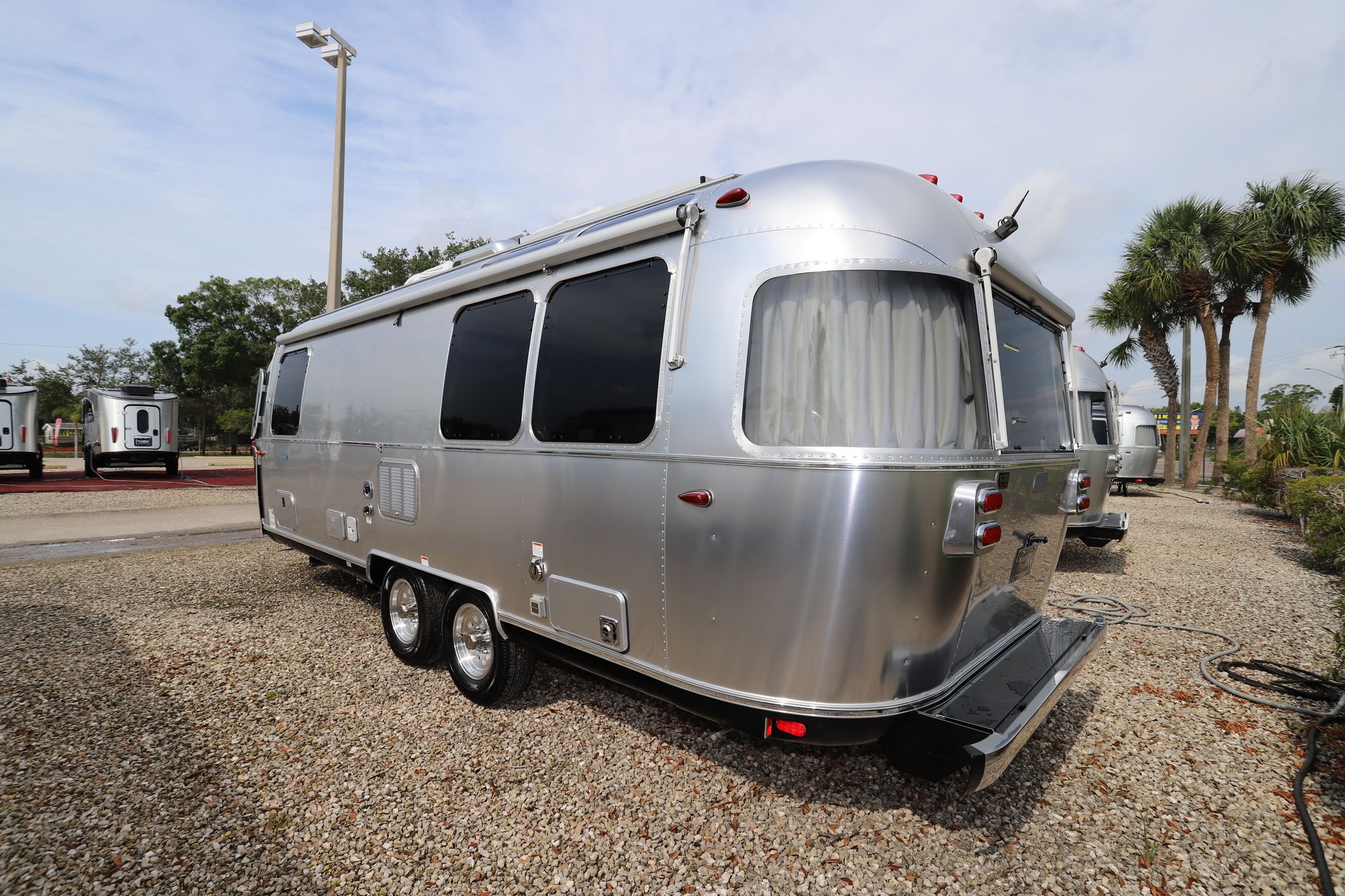 New 2020 Airstream Globetrotter 25FB Travel Trailer  For Sale