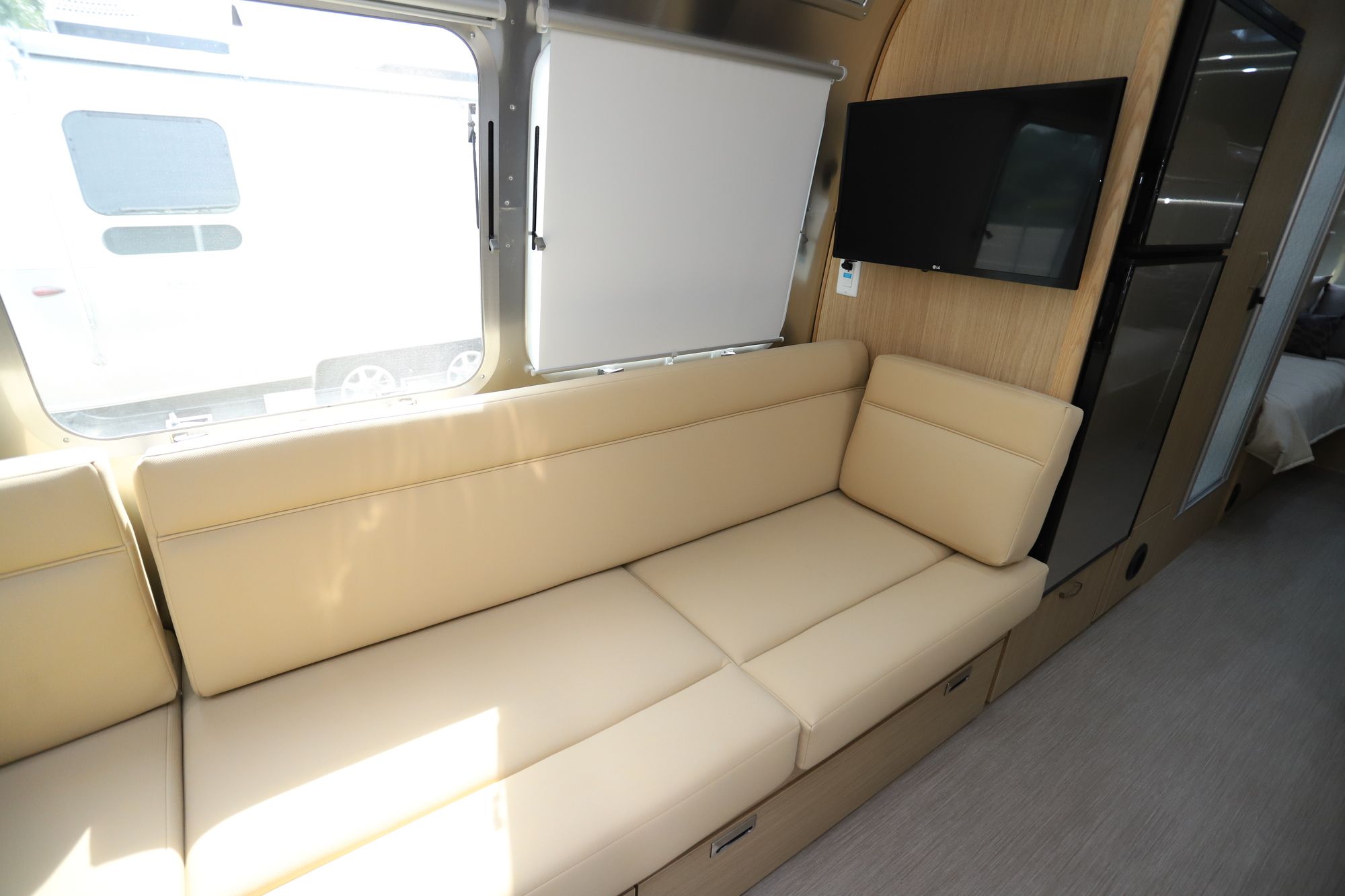 New 2020 Airstream Flying Cloud 25FB Travel Trailer  For Sale