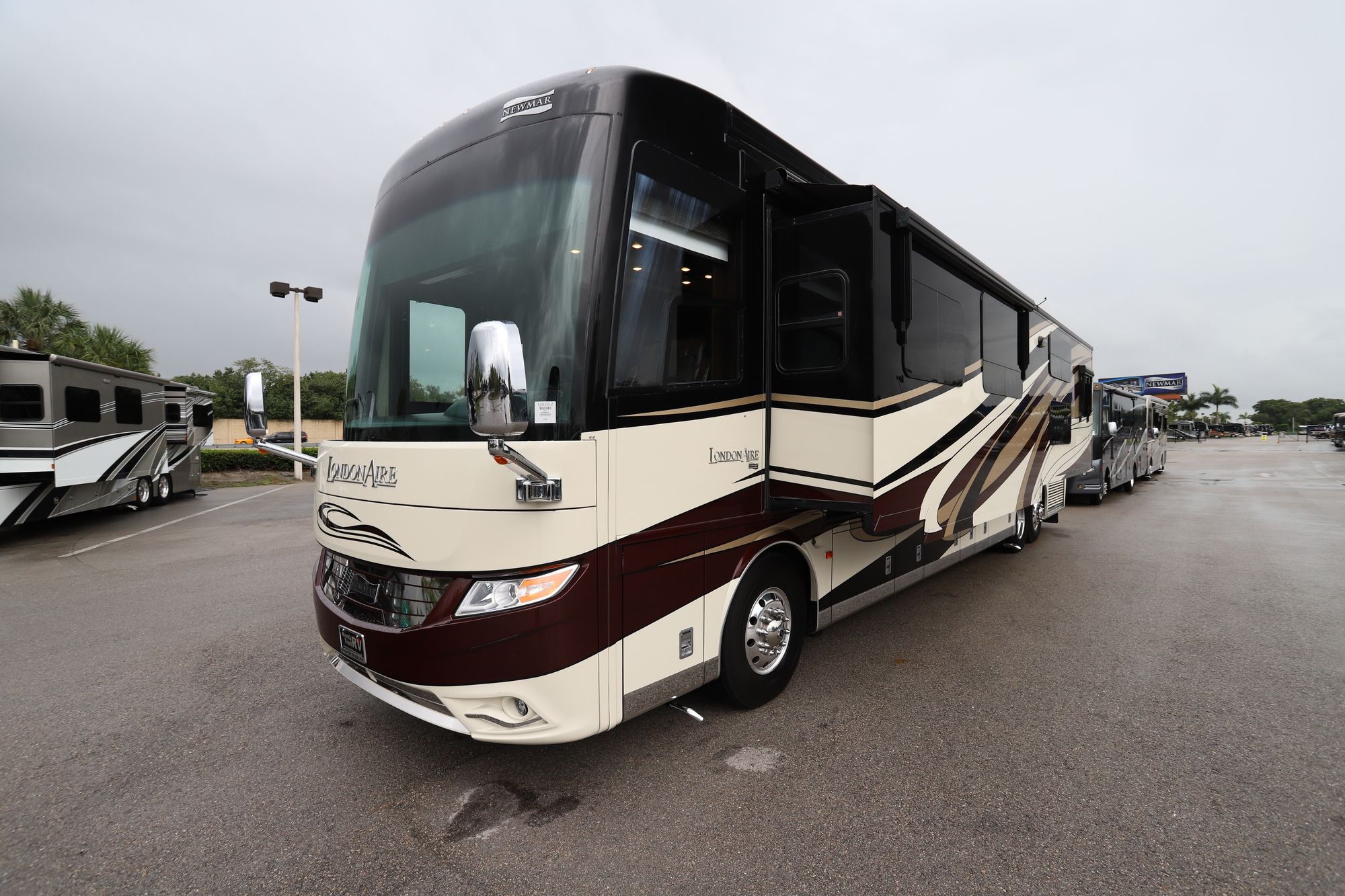 Used 2017 Newmar London Aire 4535 Class A  For Sale