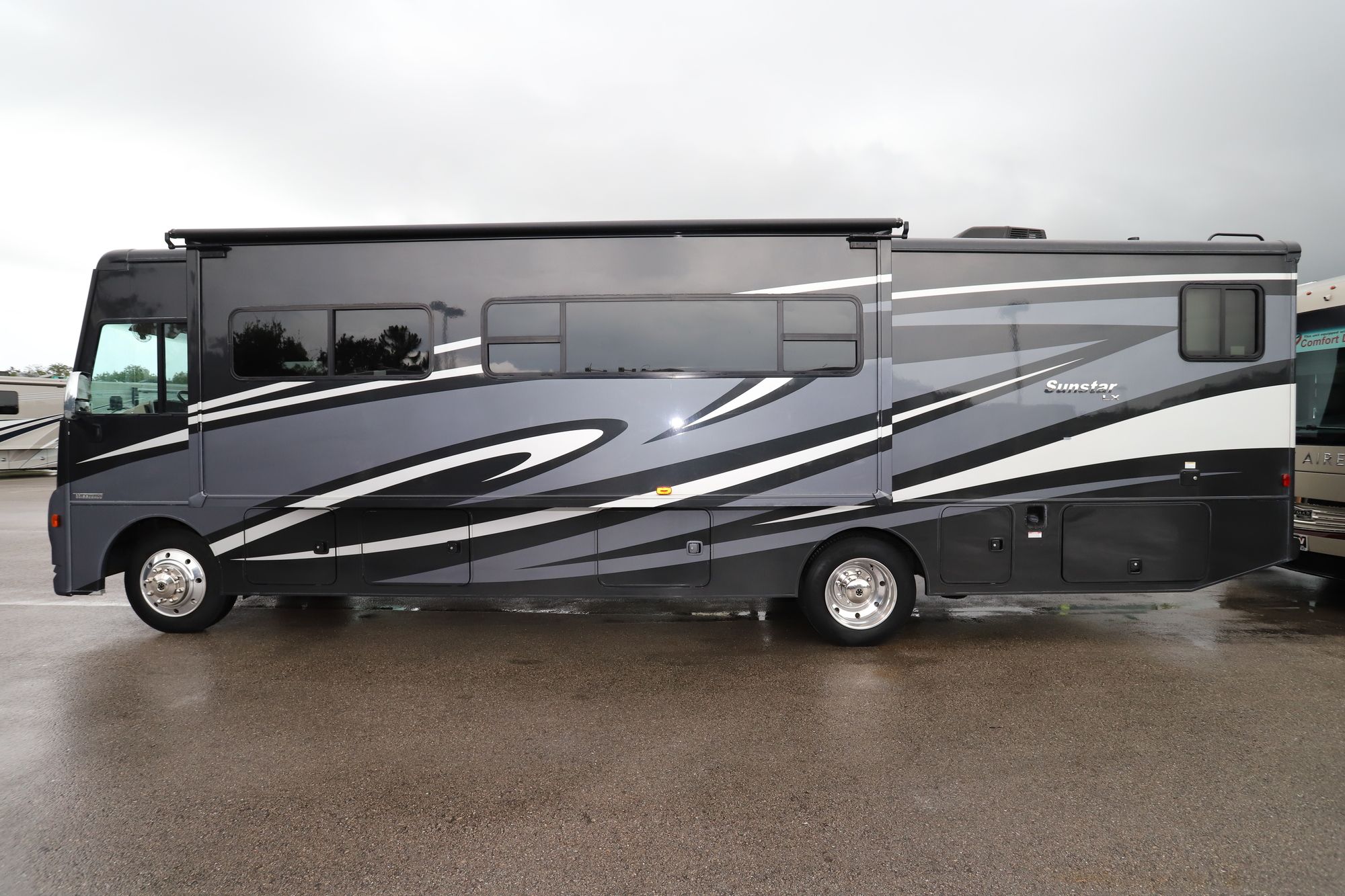 Used 2017 Itasca Sunstar Lx 35F Class A  For Sale