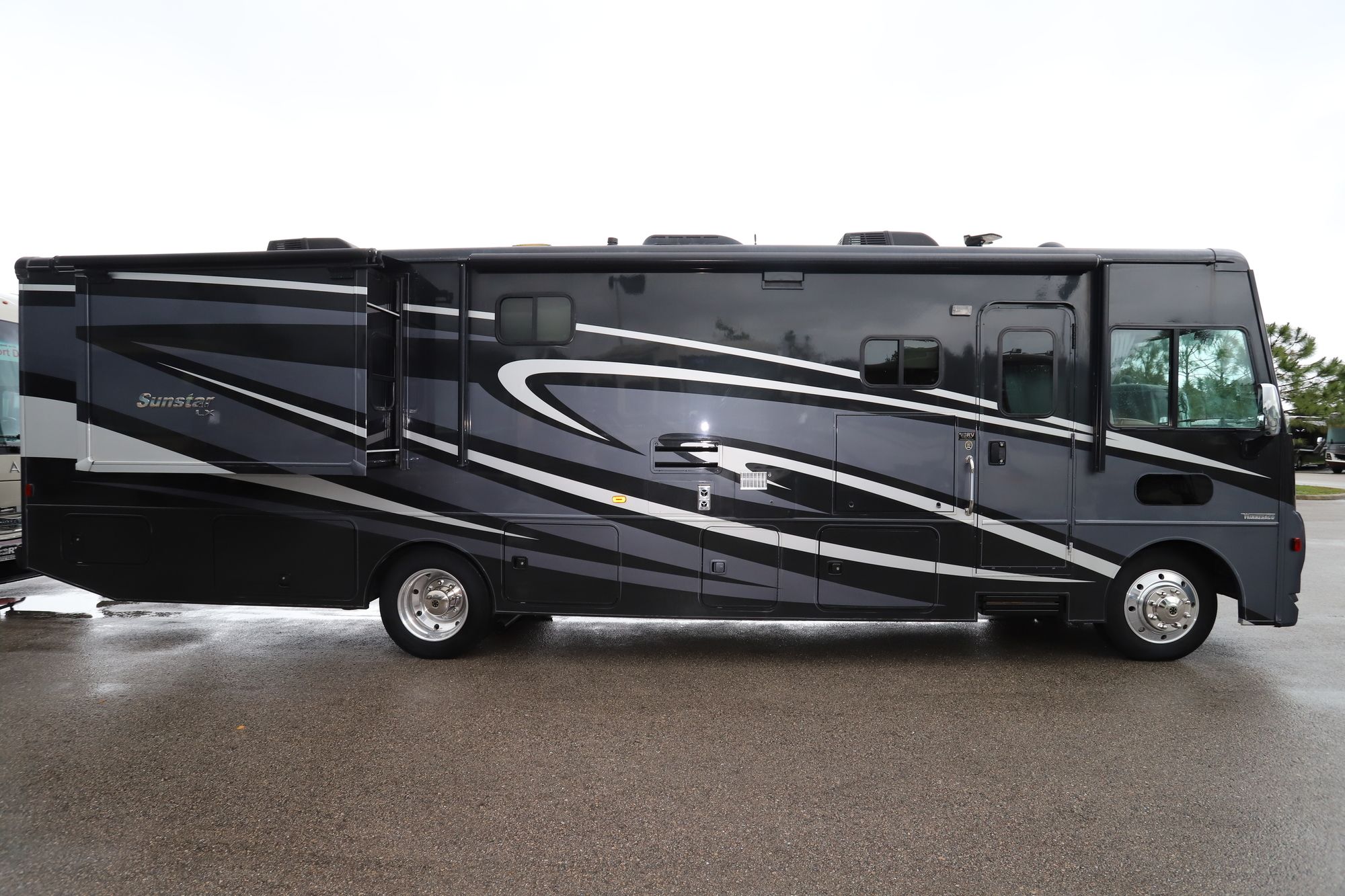 Used 2017 Itasca Sunstar Lx 35F Class A  For Sale