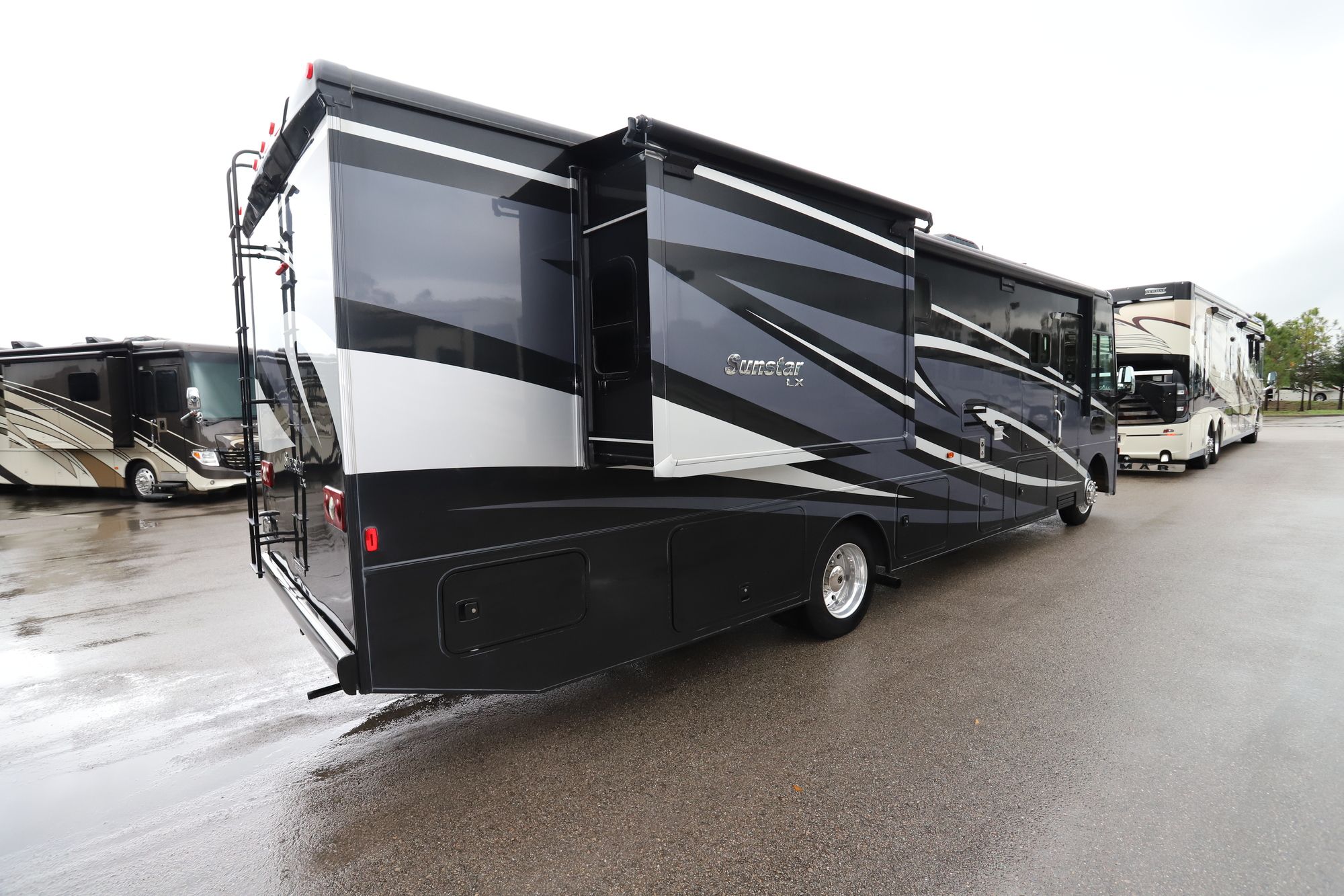 Used 2017 Itasca Sunstar Lx 35F Class A  For Sale