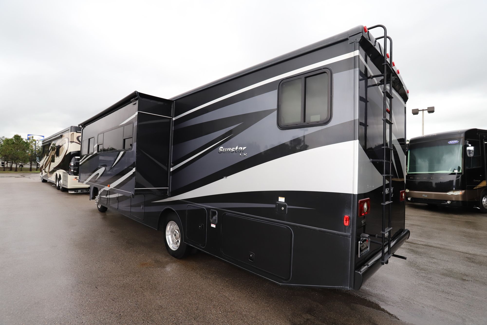 Used 2017 Itasca Sunstar Lx 35F Class A  For Sale