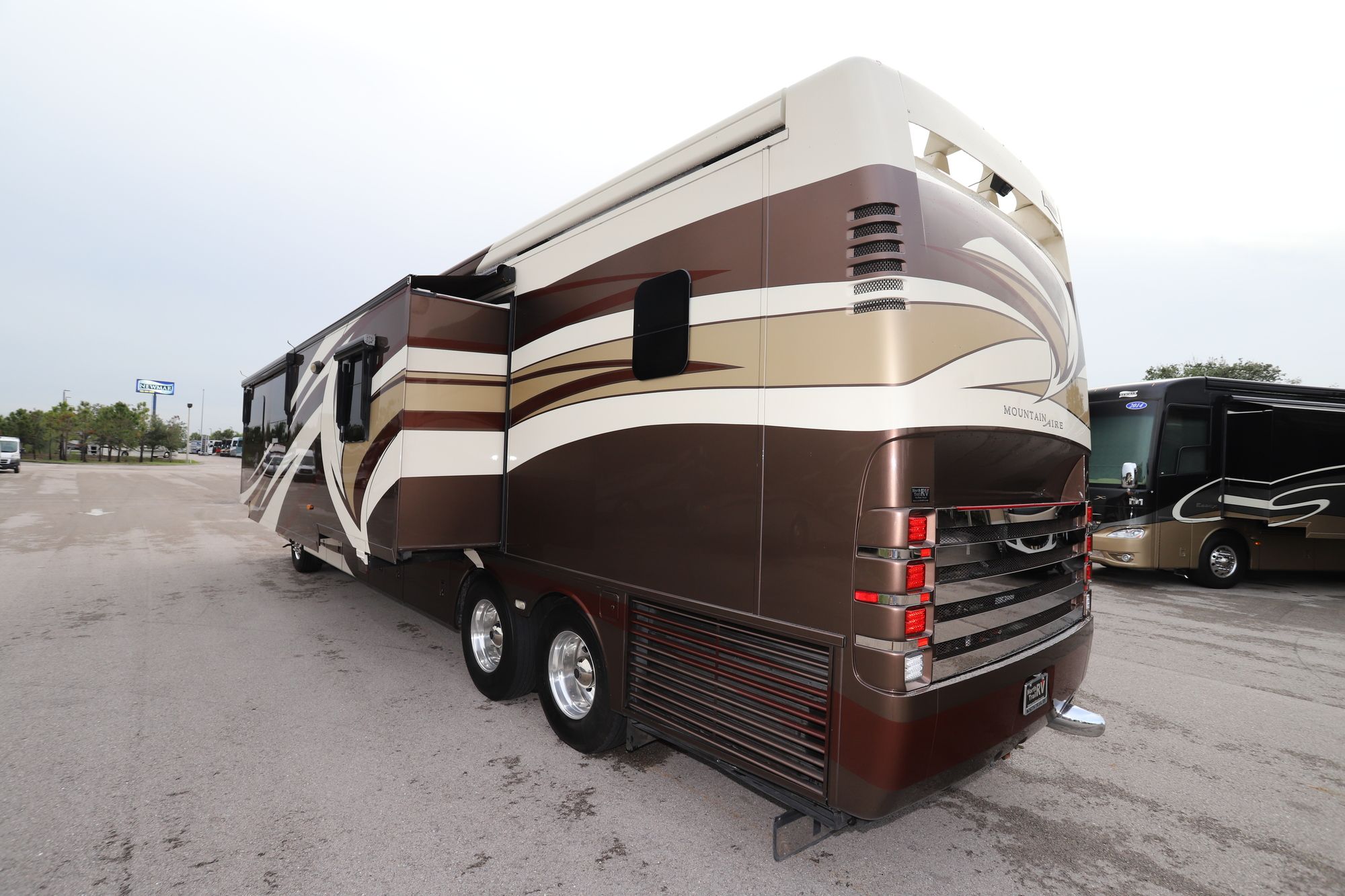 Used 2014 Newmar Mountain Aire 4369 Class A  For Sale