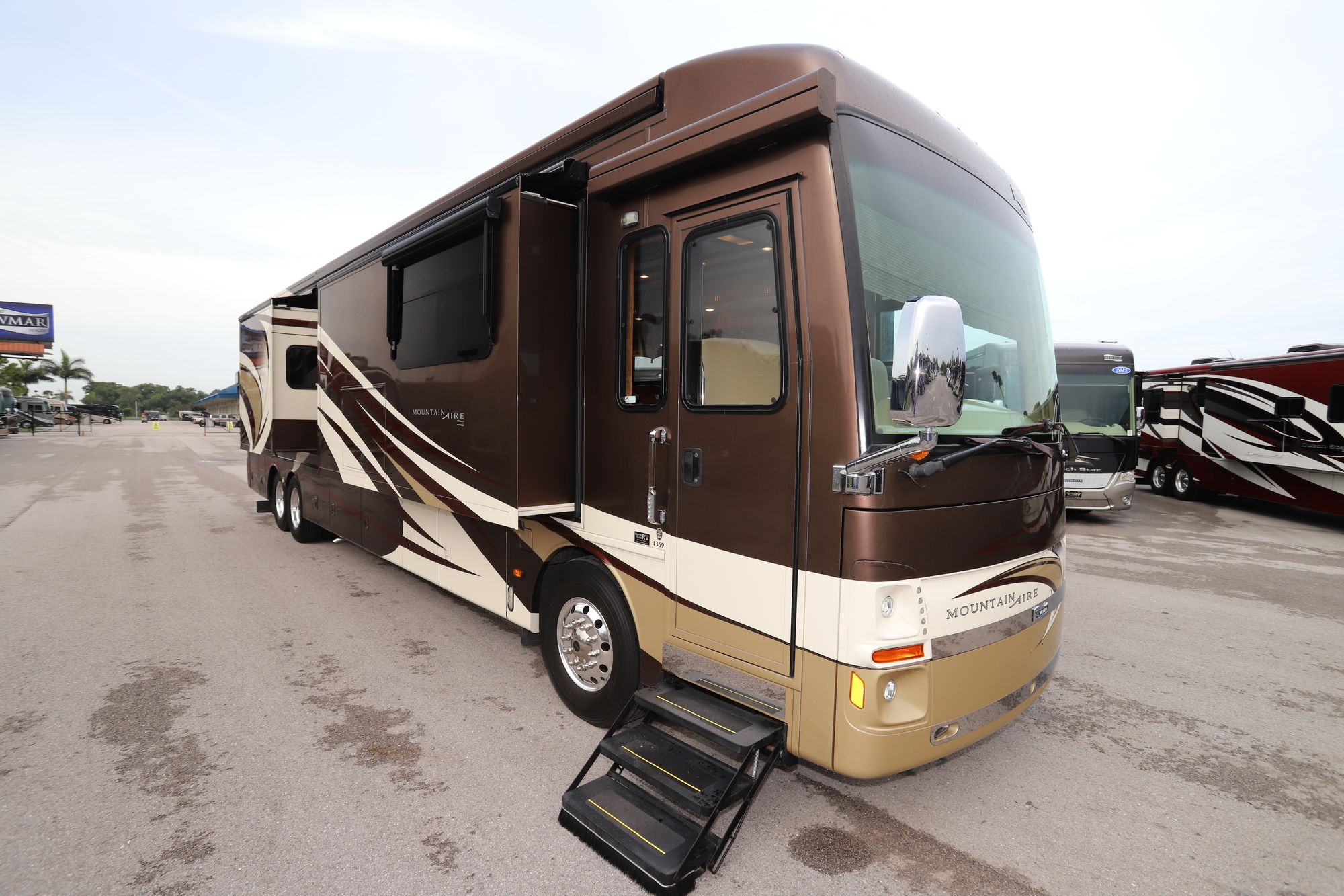 Used 2014 Newmar Mountain Aire 4369 Class A  For Sale