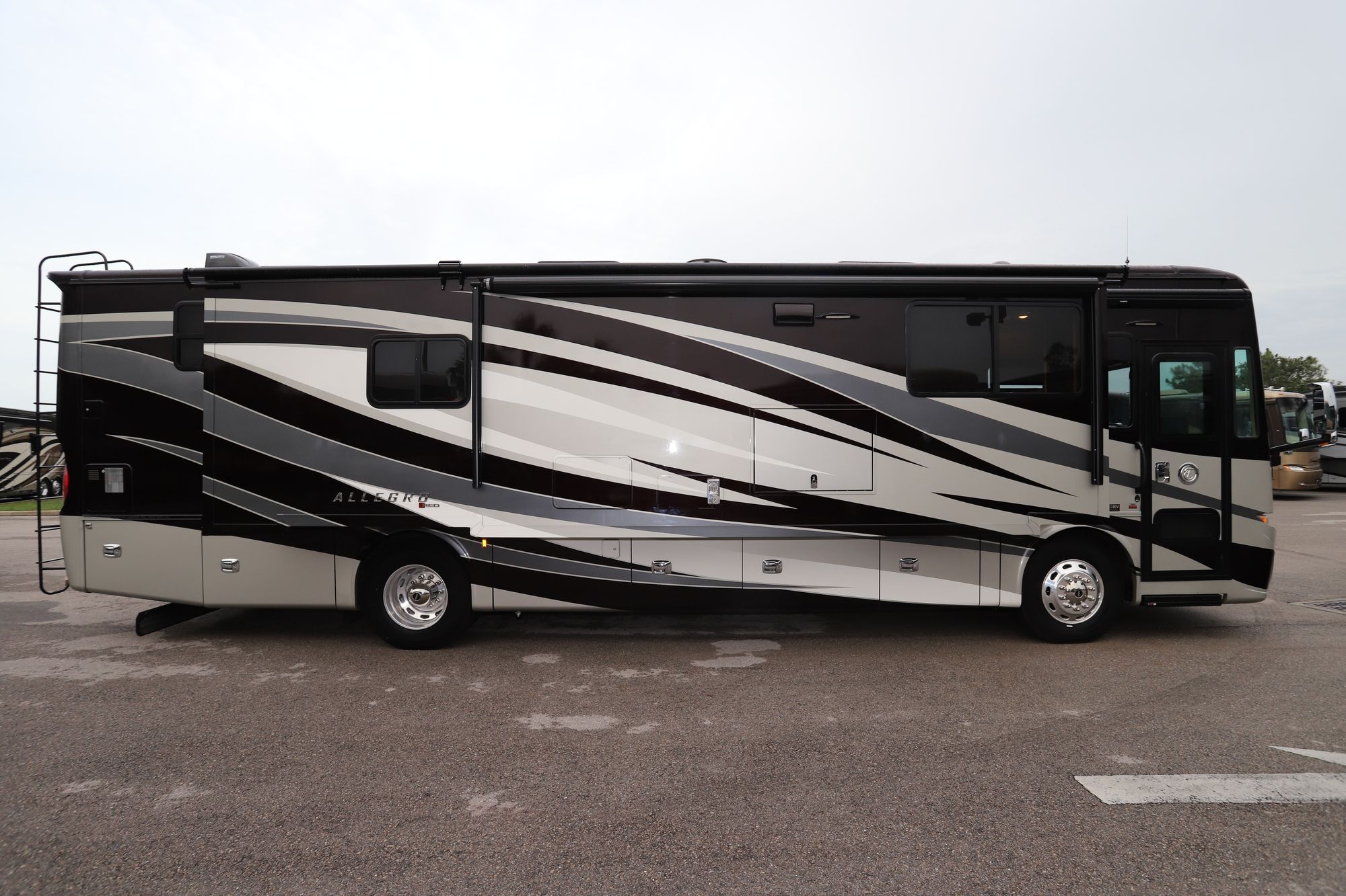 Used 2018 Tiffin Motor Homes Allegro Red 37BA Class A  For Sale