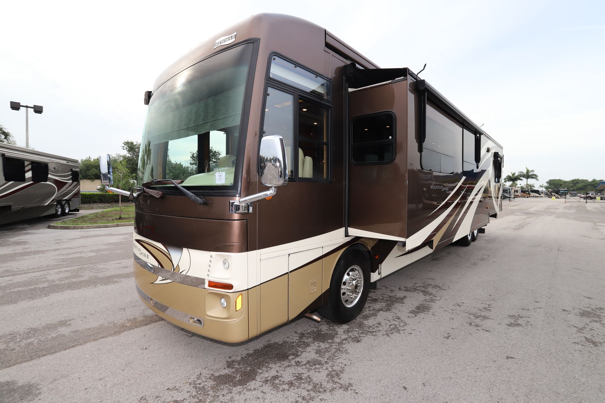 Used 2014 Newmar Mountain Aire 4369 Class A  For Sale