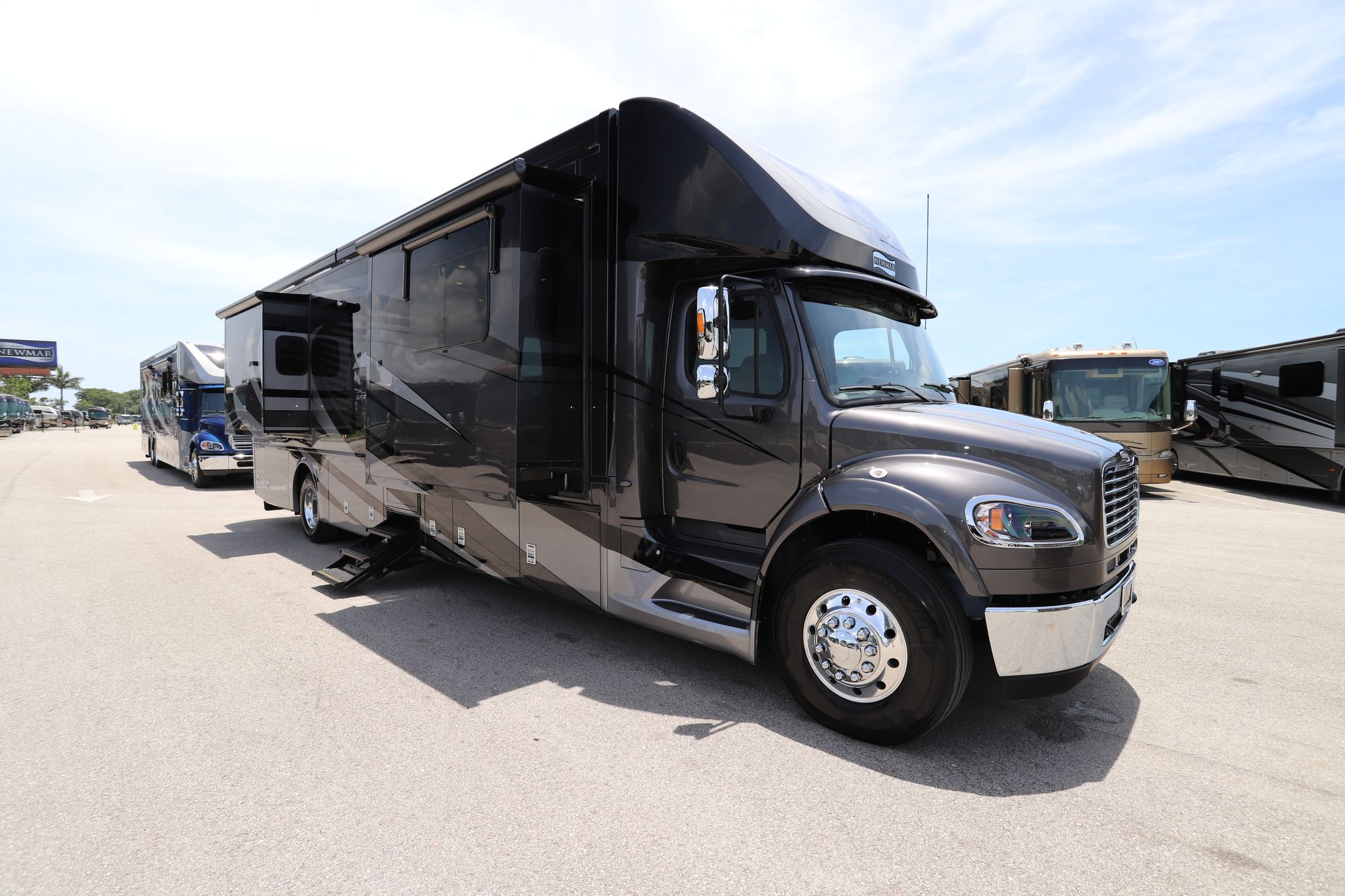 2020 Newmar Super Star 4061 Super C (Stock 12970)