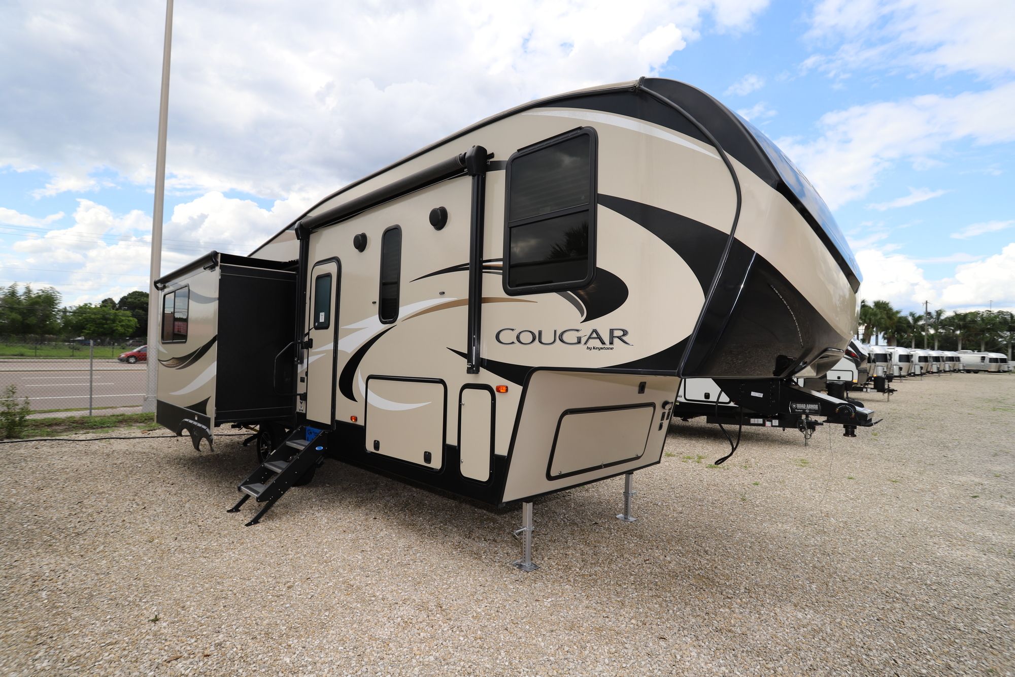 Used 2019 Keystone Cougar 27SGS Fifth Wheel  For Sale