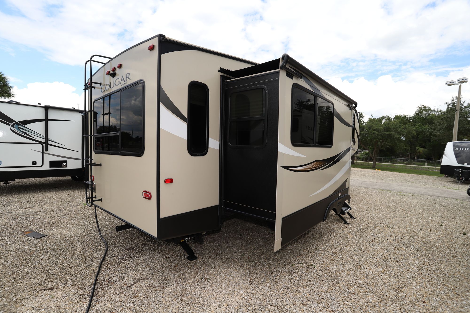 Used 2019 Keystone Cougar 27SGS Fifth Wheel  For Sale