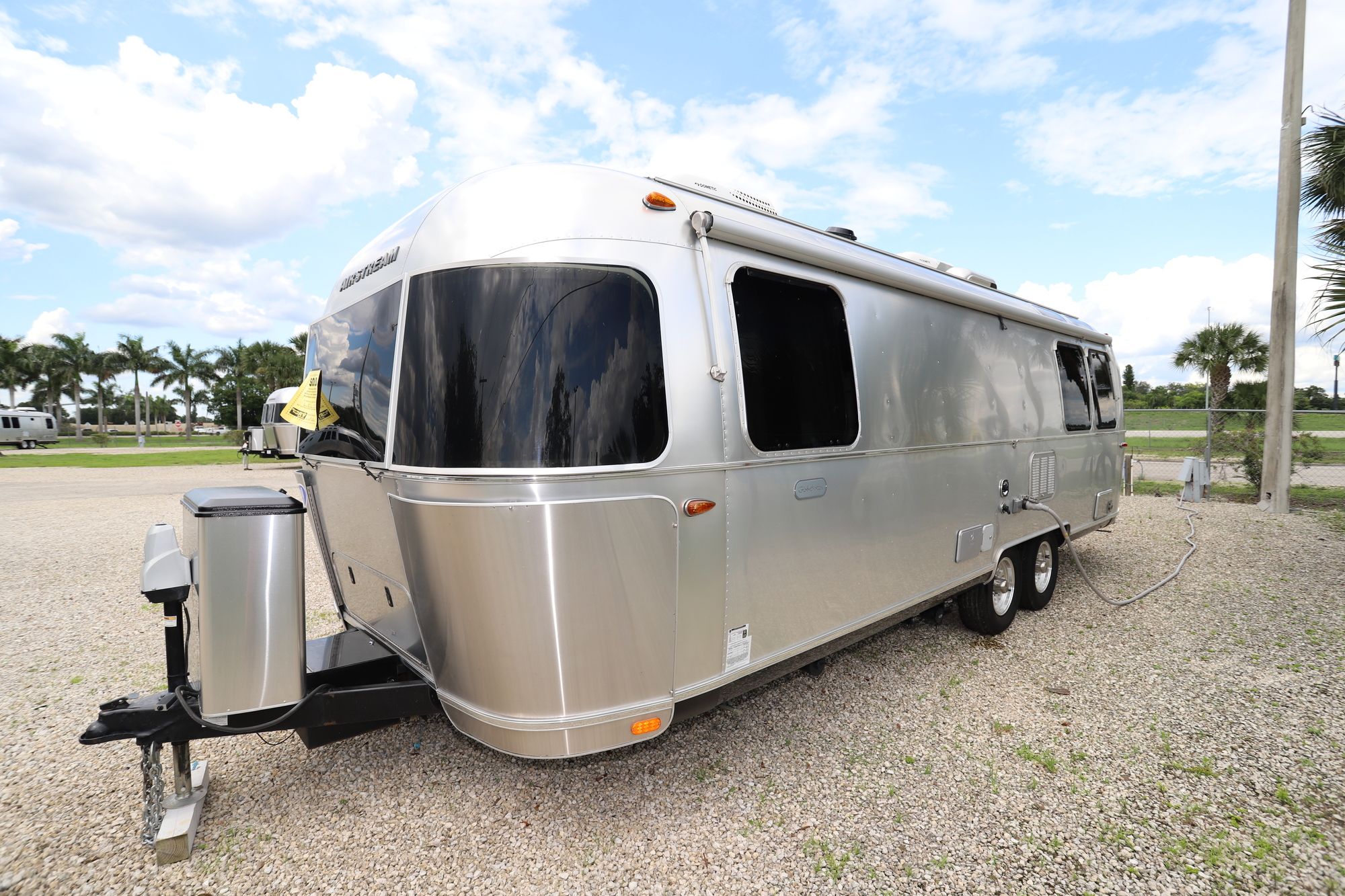 Used 2019 Airstream Globetrotter 27FB Travel Trailer  For Sale