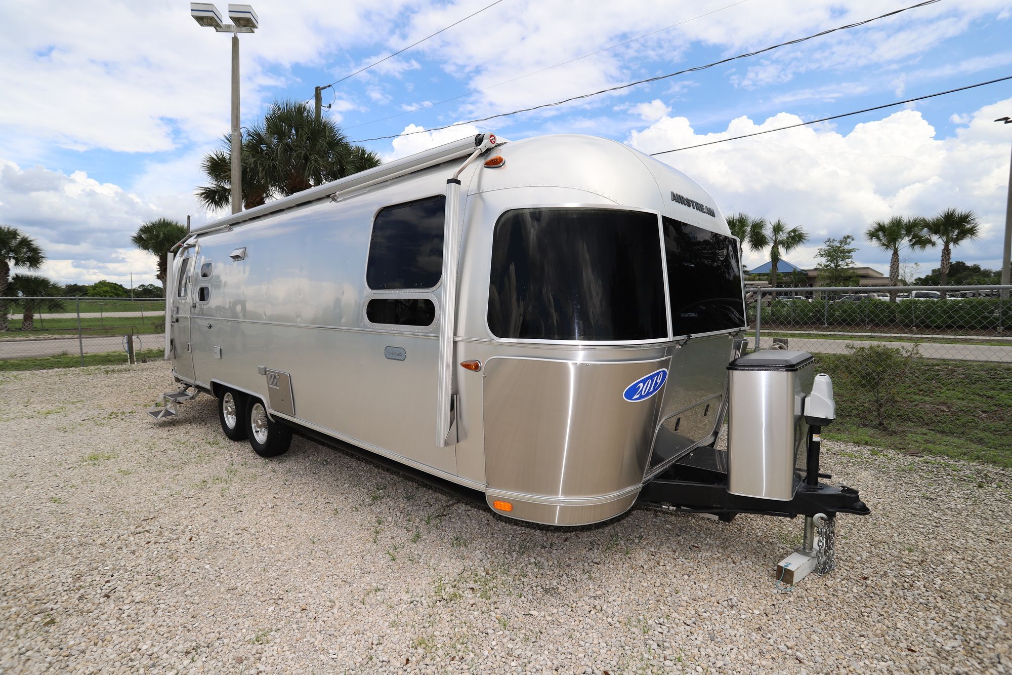 Used 2019 Airstream Globetrotter 27FB Travel Trailer  For Sale