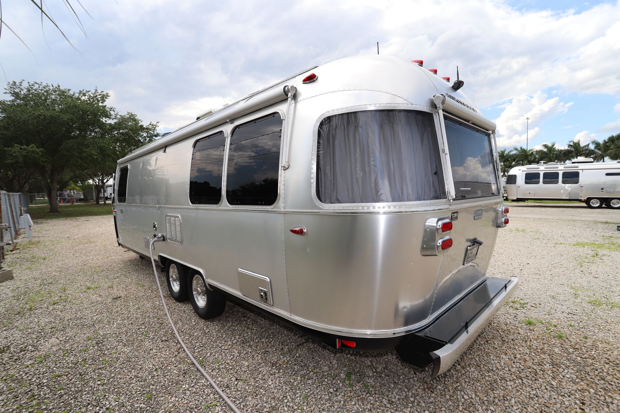 Used 2019 Airstream Globetrotter 27FB Travel Trailer  For Sale