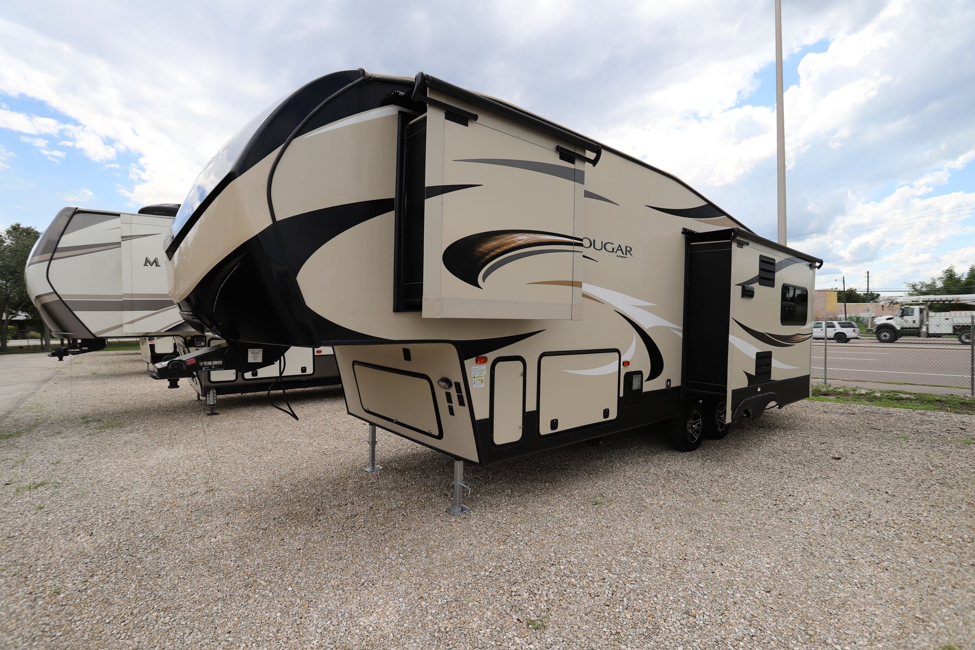 Used 2019 Keystone Cougar 27SGS Fifth Wheel  For Sale