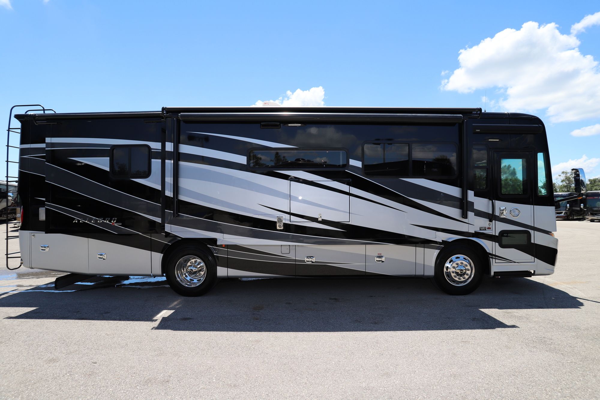 Used 2019 Tiffin Motor Homes Allegro Red 33AA Class A  For Sale