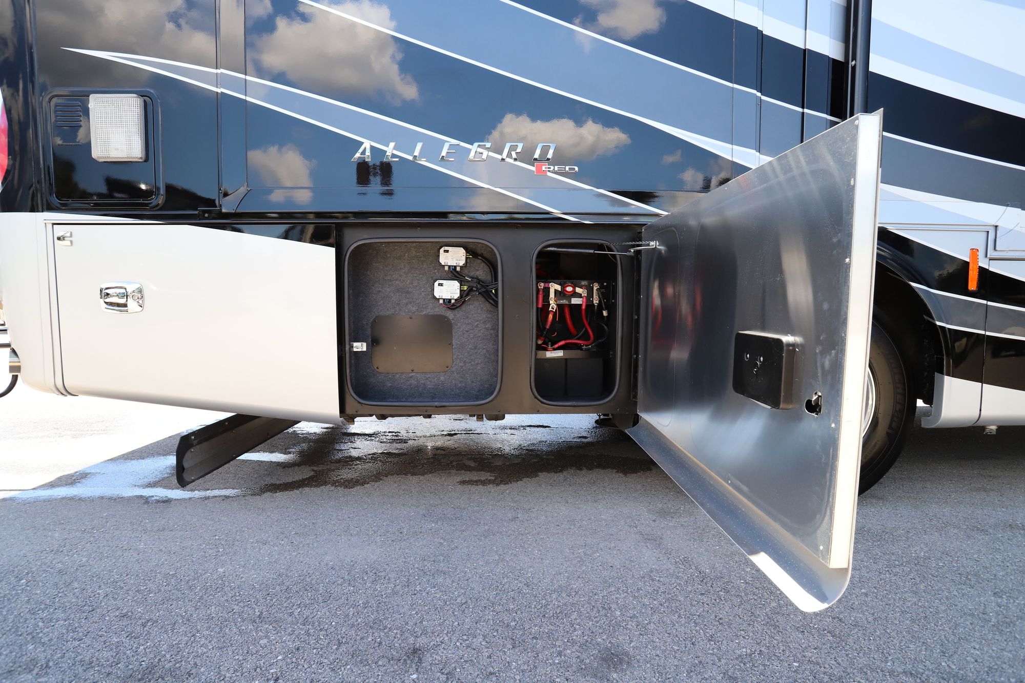 Used 2019 Tiffin Motor Homes Allegro Red 33AA Class A  For Sale