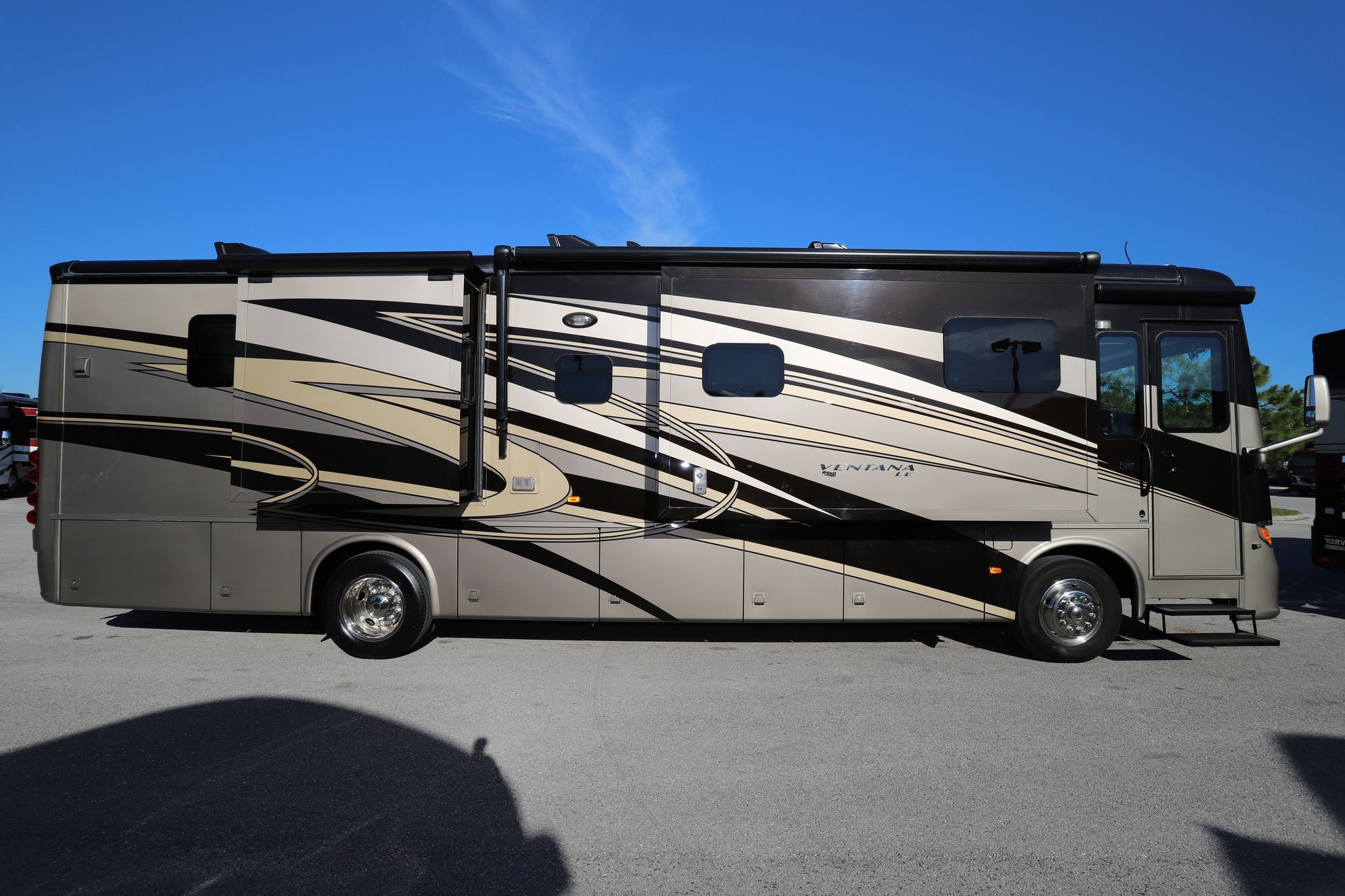 Used 2016 Newmar Ventana Le 3709 Class A  For Sale
