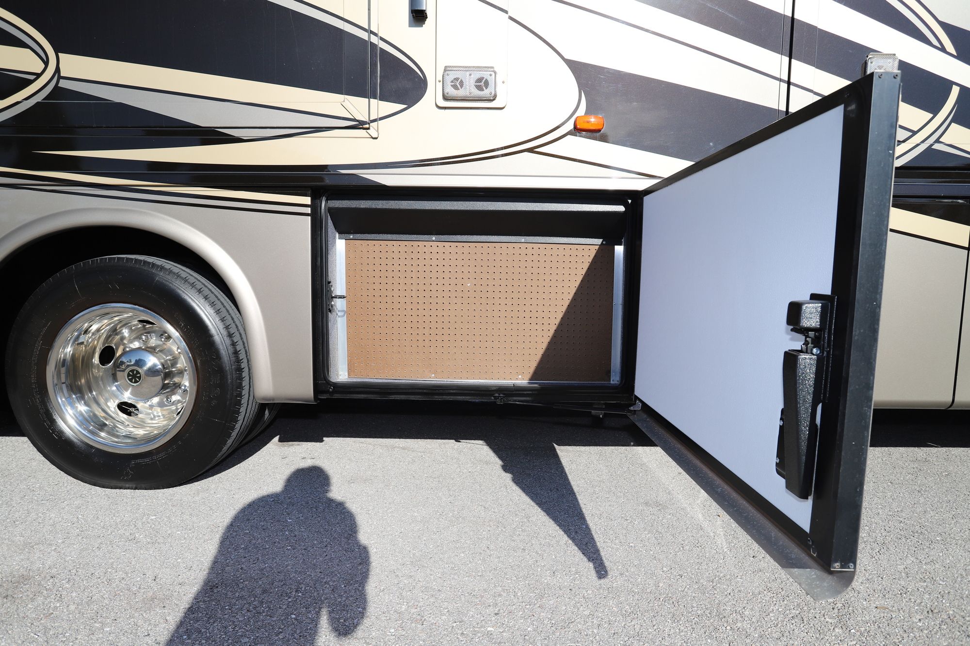 Used 2016 Newmar Ventana Le 3709 Class A  For Sale