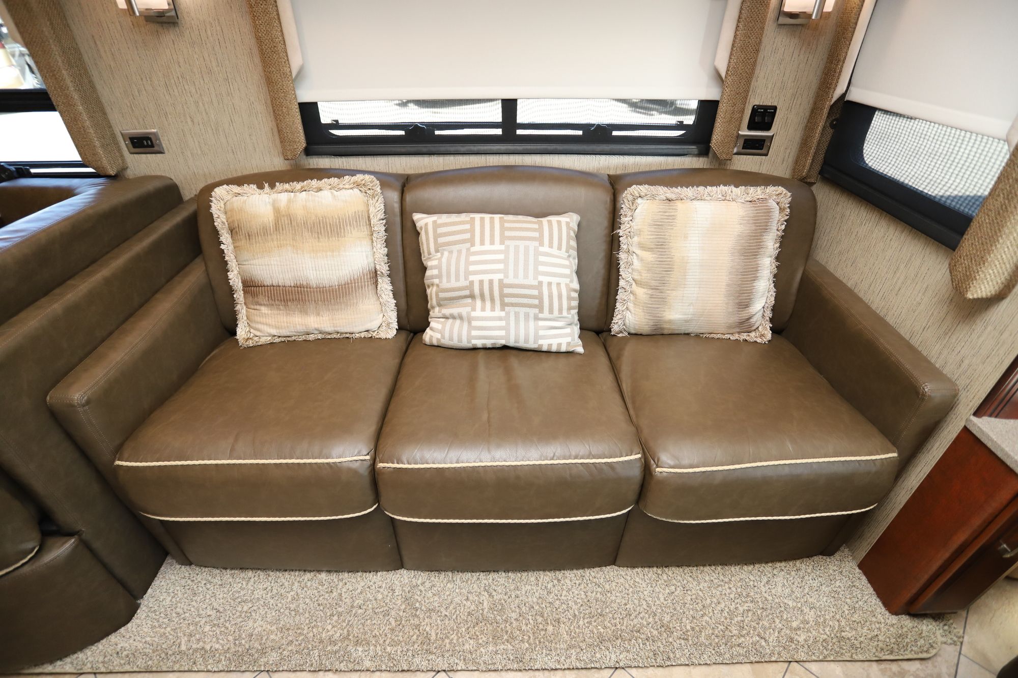 Used 2016 Newmar Ventana Le 3709 Class A  For Sale