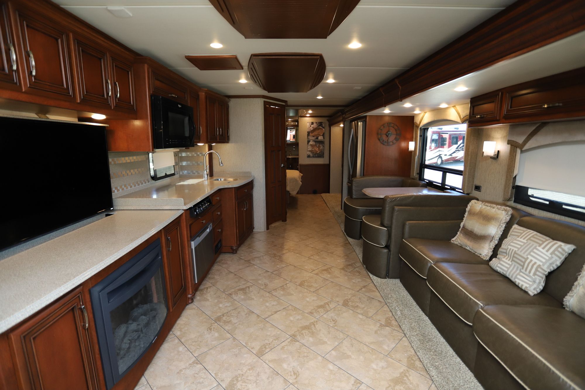Used 2016 Newmar Ventana Le 3709 Class A  For Sale