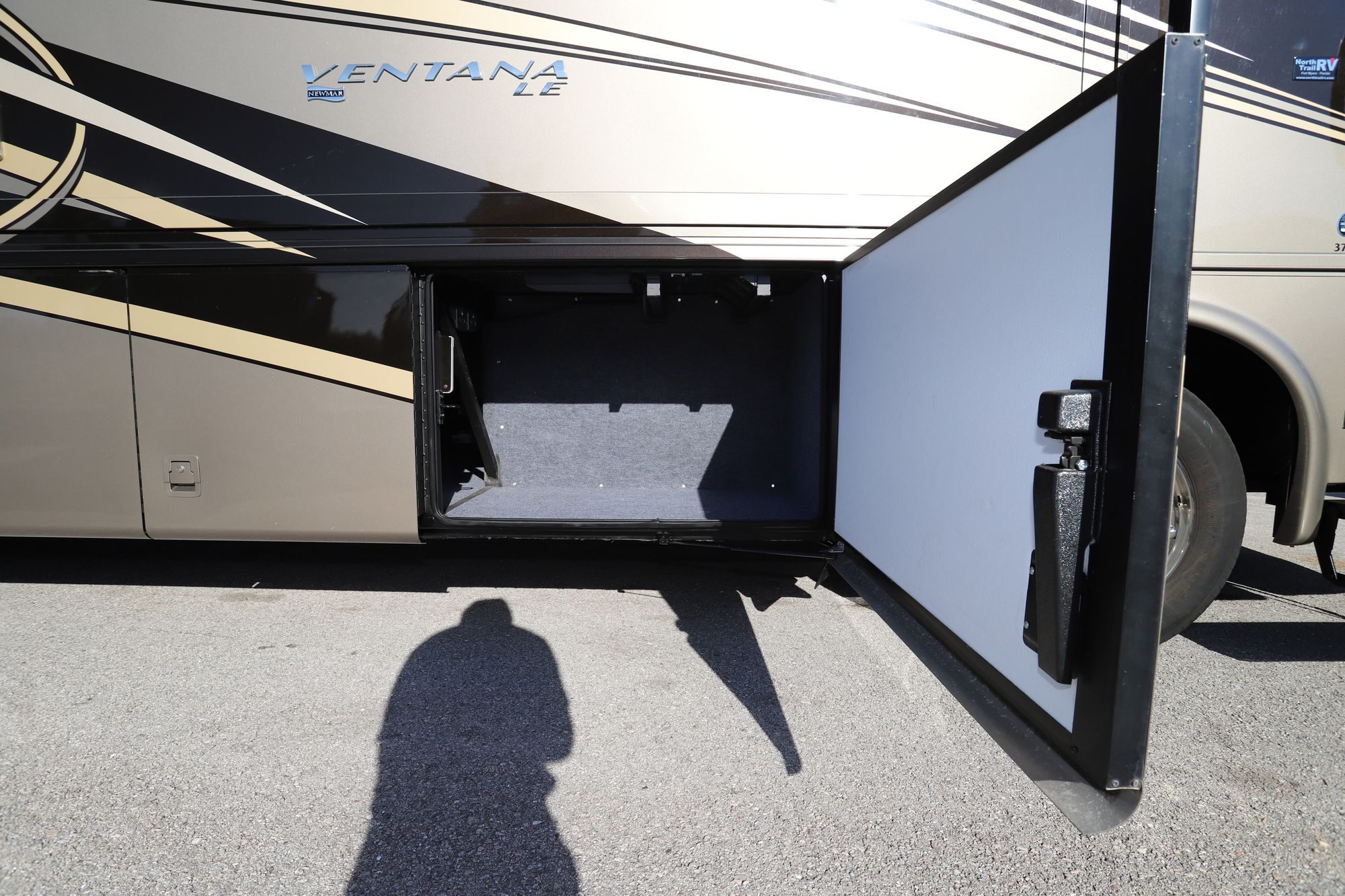 Used 2016 Newmar Ventana Le 3709 Class A  For Sale