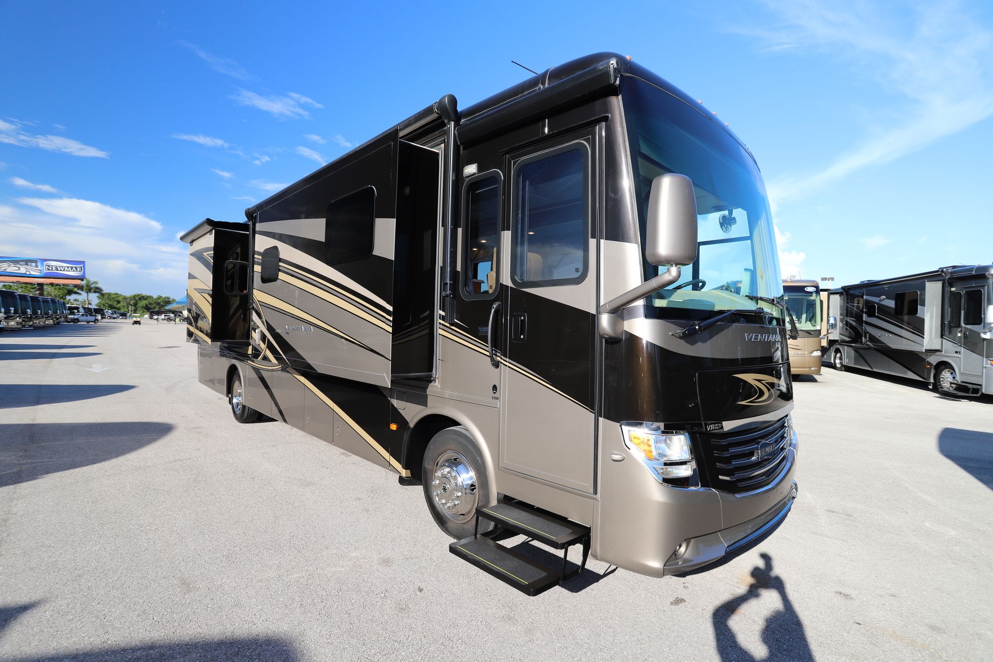 Used 2016 Newmar Ventana Le 3709 Class A  For Sale