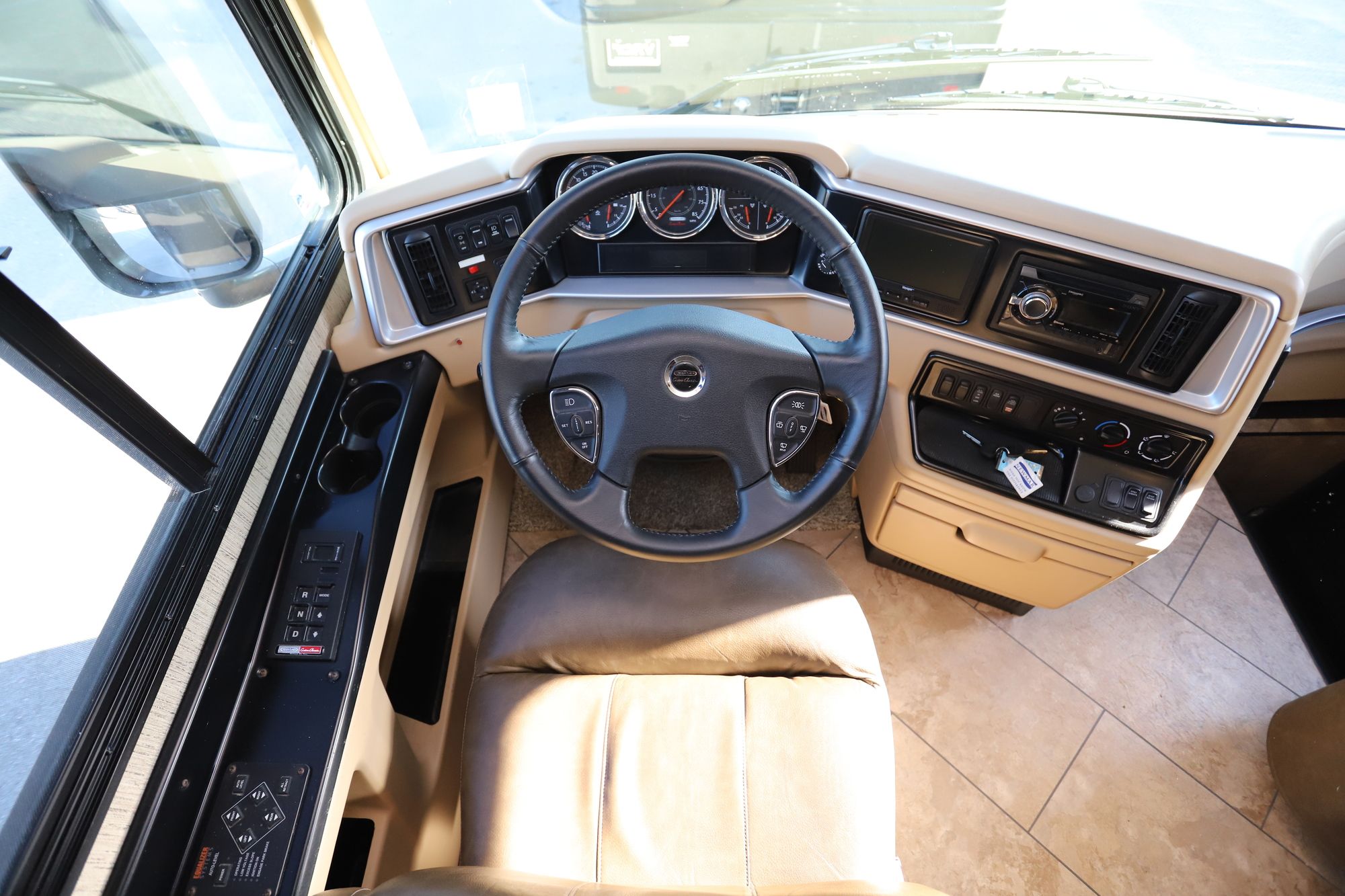 Used 2016 Newmar Ventana Le 3709 Class A  For Sale