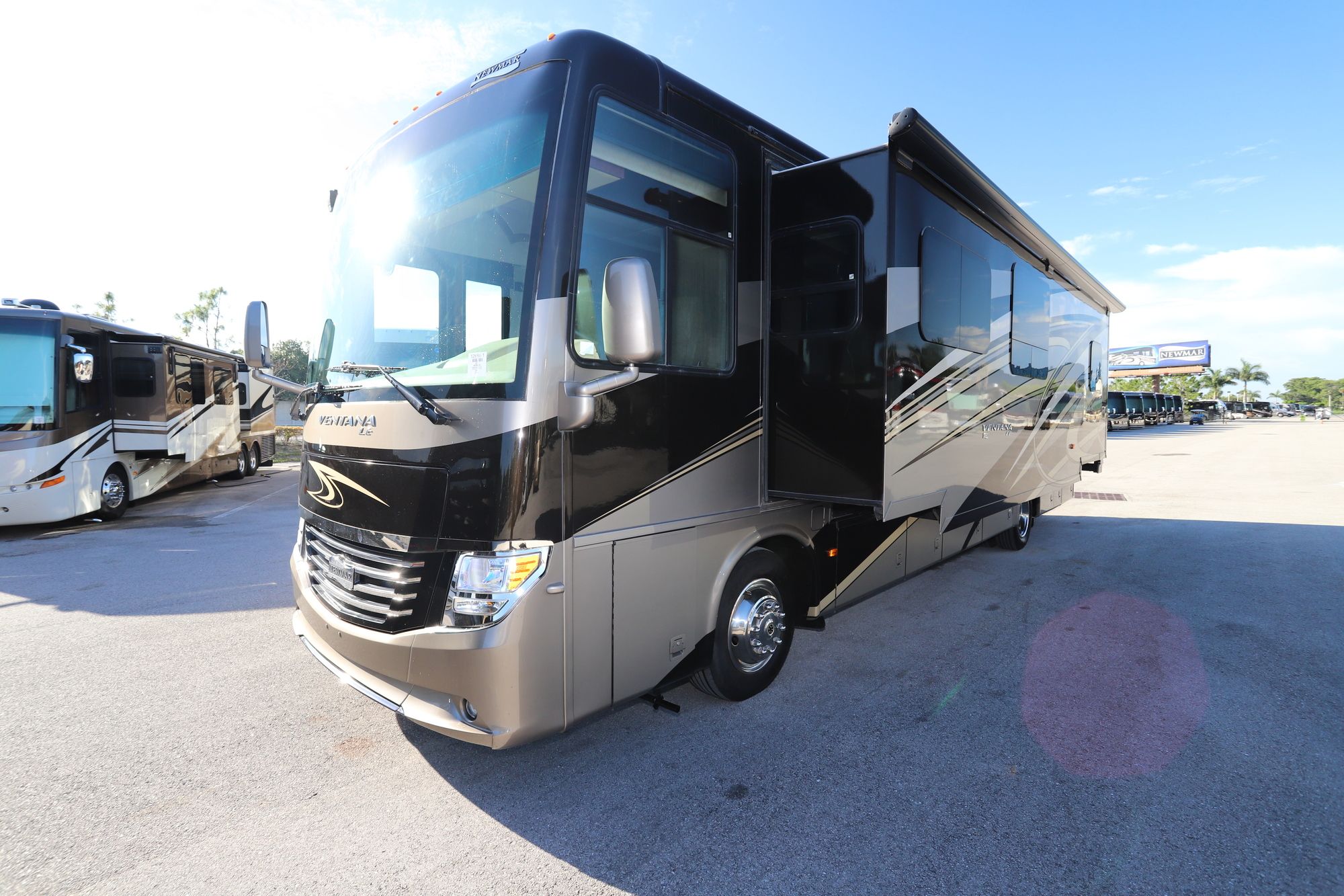 Used 2016 Newmar Ventana Le 3709 Class A  For Sale