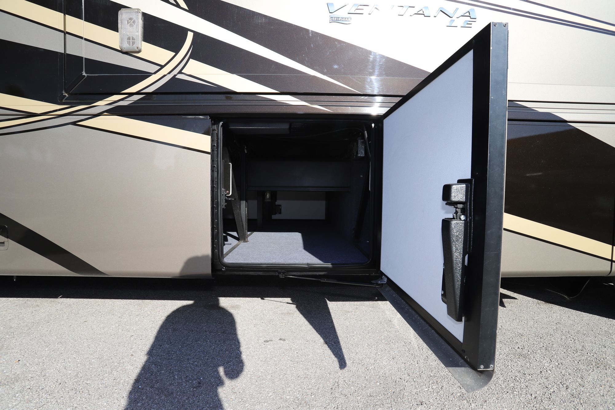 Used 2016 Newmar Ventana Le 3709 Class A  For Sale