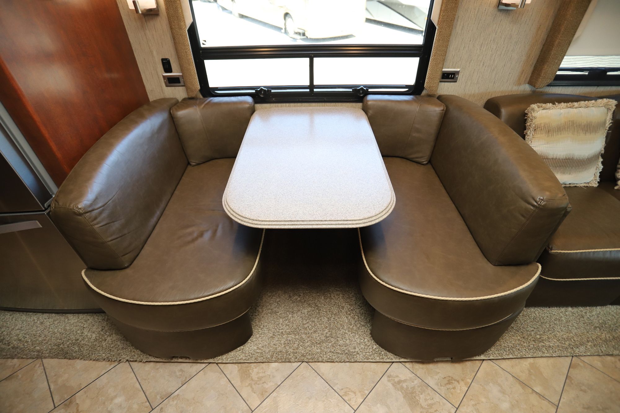 Used 2016 Newmar Ventana Le 3709 Class A  For Sale
