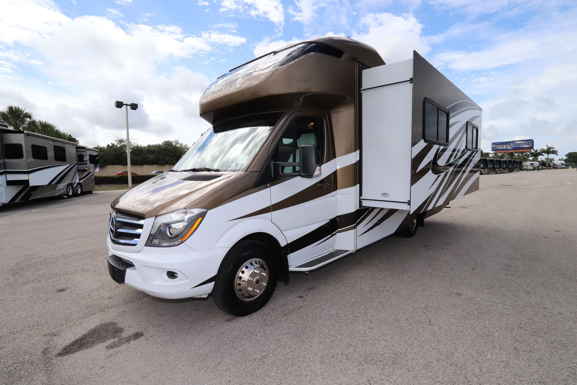 Used 2018 Tiffin Motor Homes Wayfarer 24FW Class C  For Sale