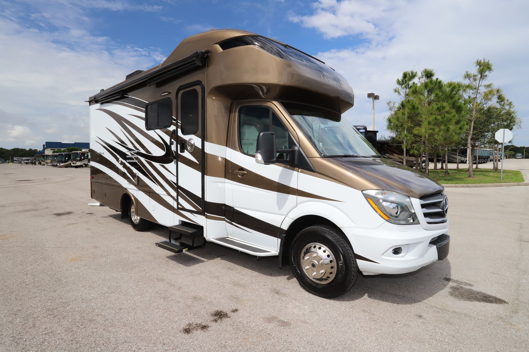 Used 2018 Tiffin Motor Homes Wayfarer 24FW Class C  For Sale