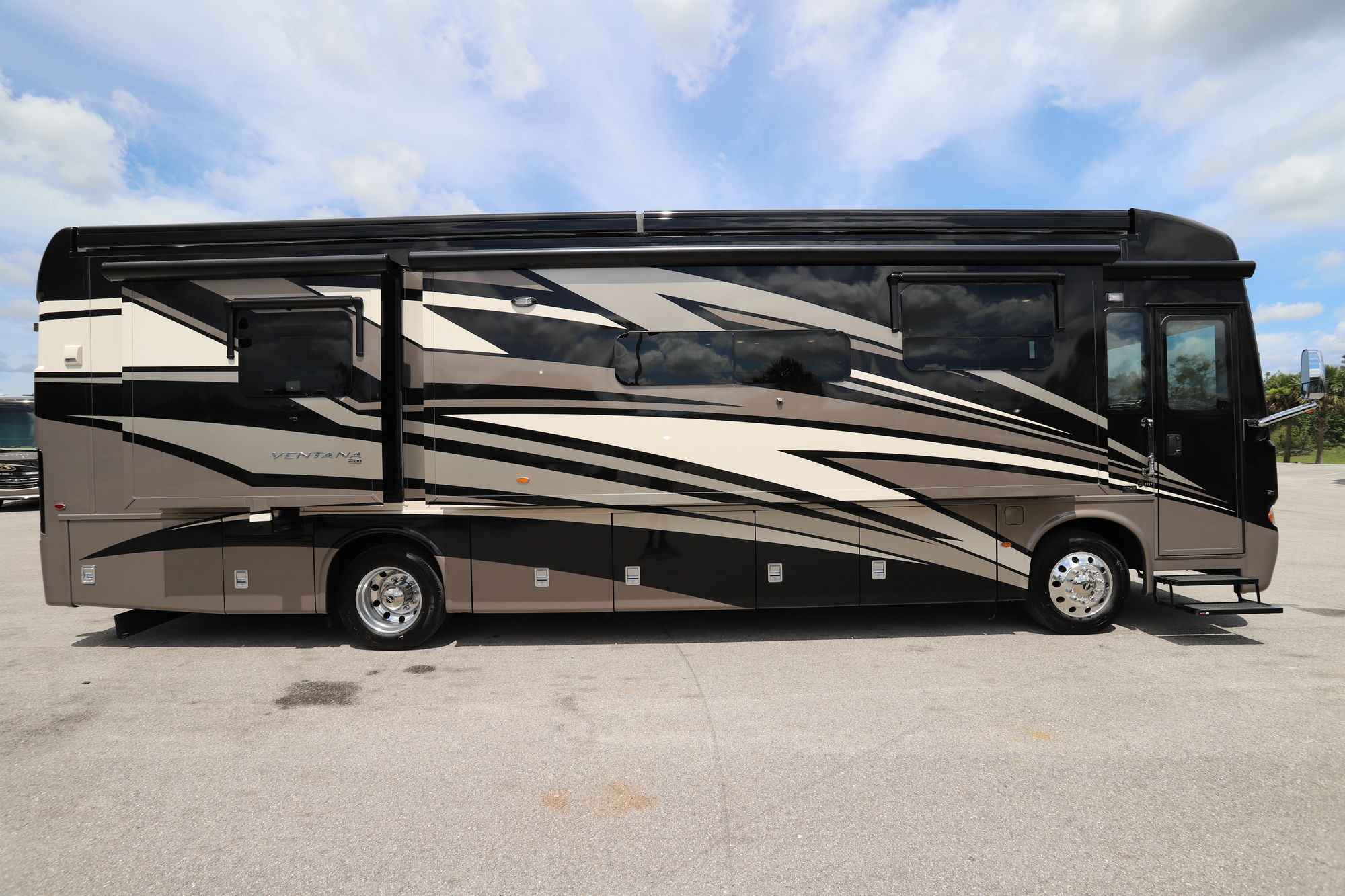 New 2020 Newmar Ventana 3717 Class A  For Sale