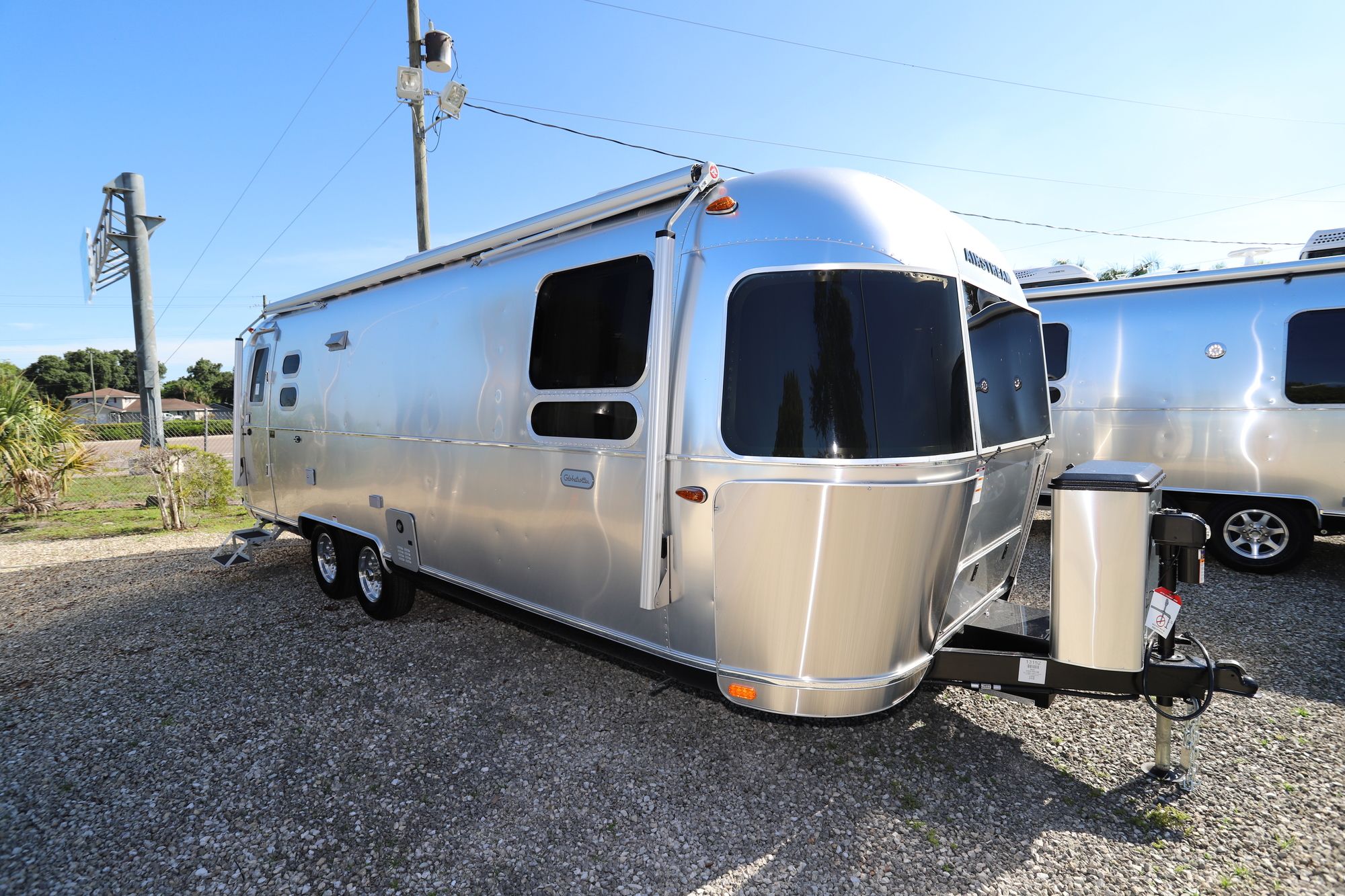 New 2021 Airstream Globetrotter 27FB Travel Trailer  For Sale